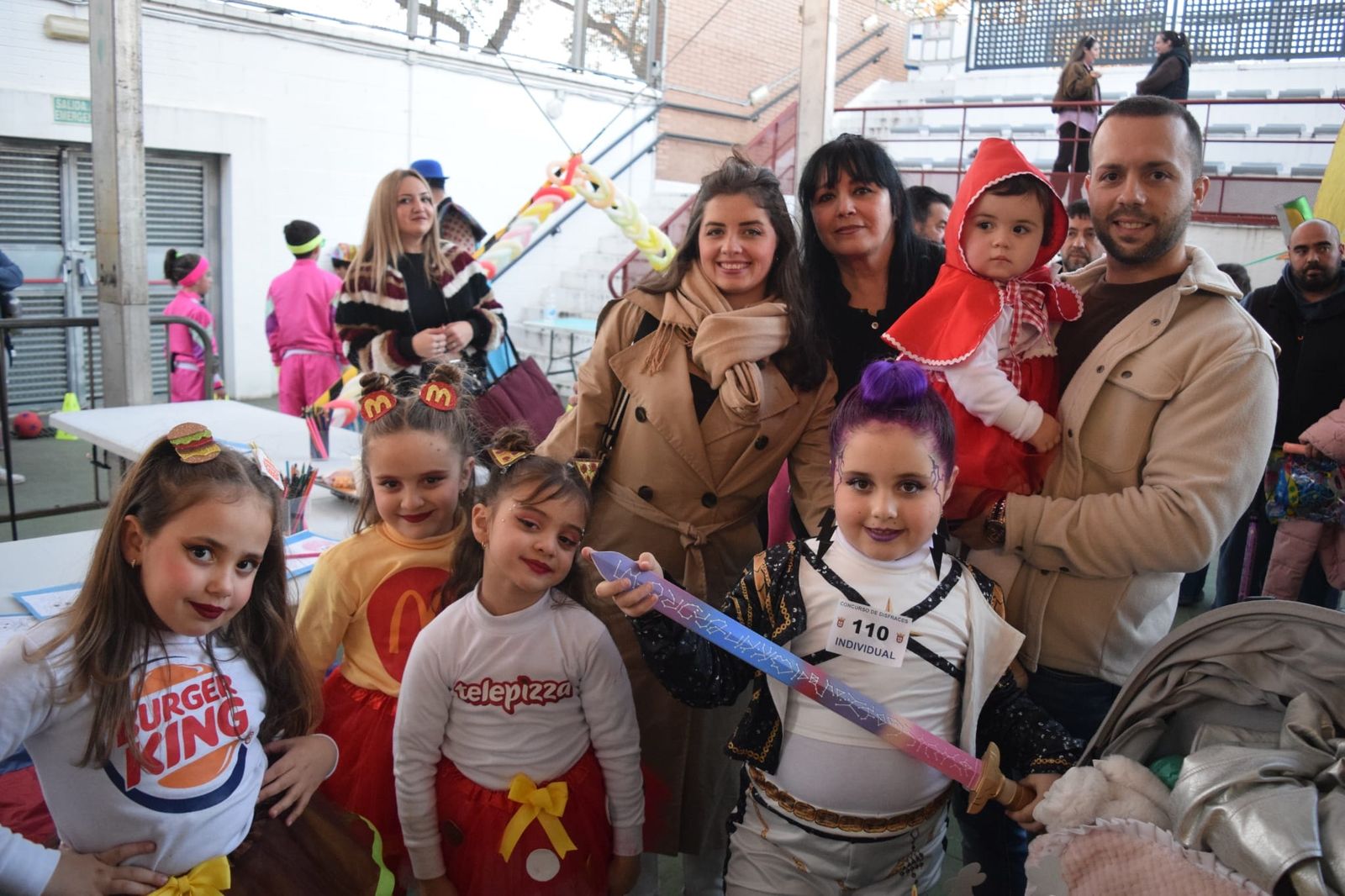 El concurso de carnaval infantil disfraza el Auditorio de la Marina con motivos de circo