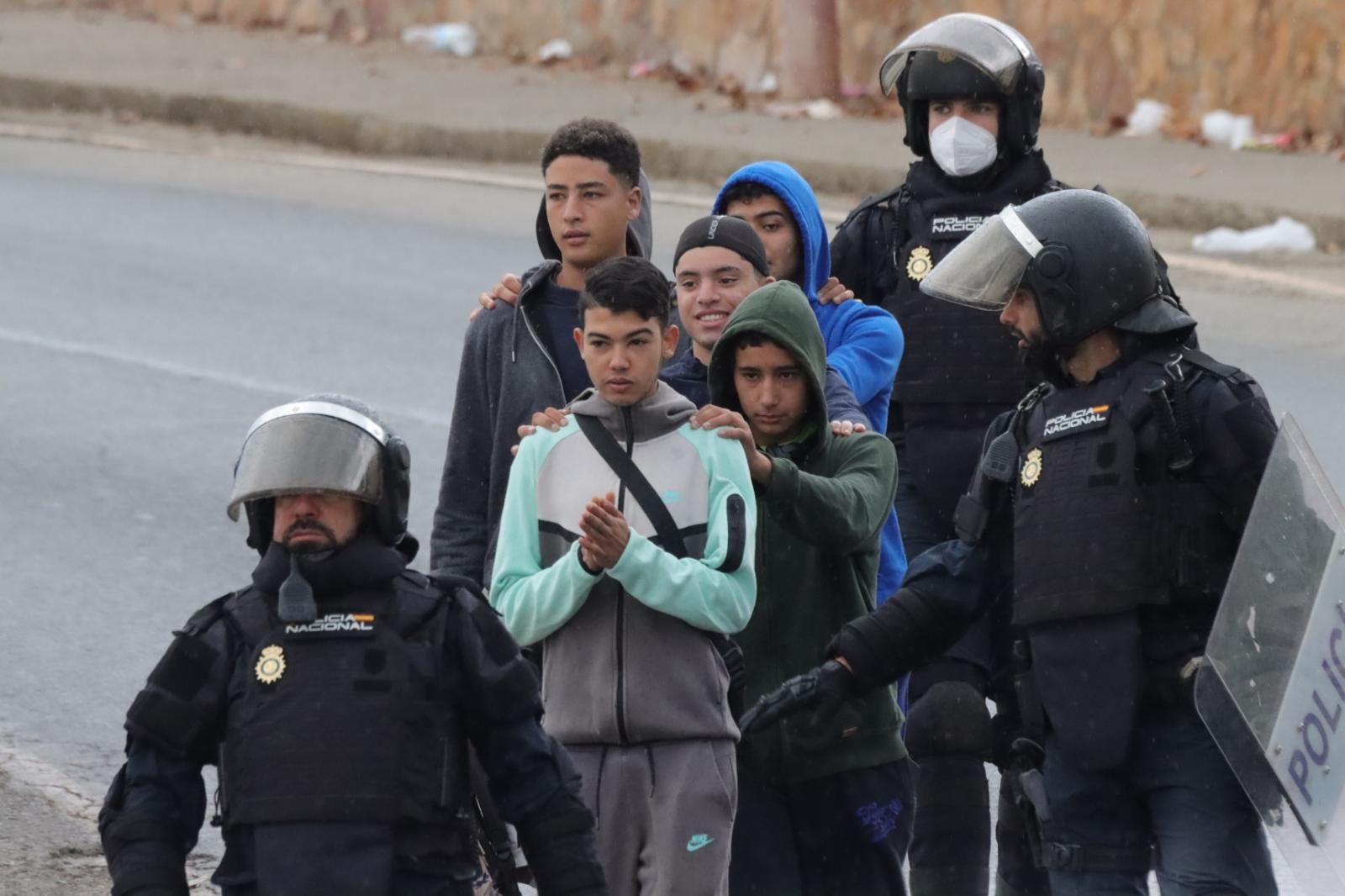 La Policía intercepta a 295 inmigrantes en el último operativo: 146 regresan a Marruecos y 60 son menores