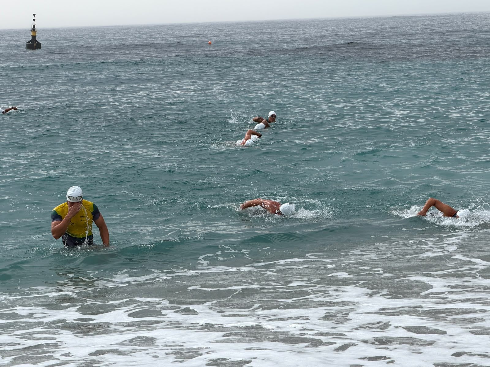 Los aficionados al triatlón en Ceuta se reúnen para participar en el Acuatlón Popular 'Juan Mur' y en la Phoenix Kids Triathlon
