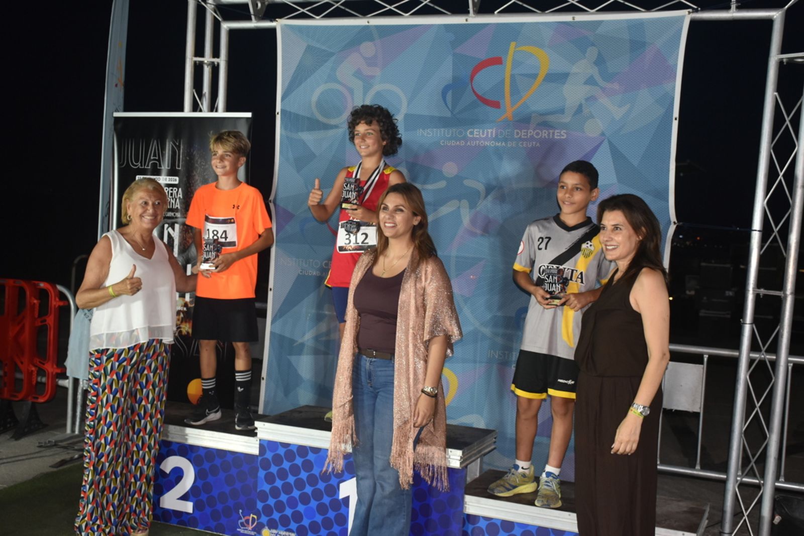 “Bily” y Elena López, reyes de la XXXI carrera popular de San Juan
