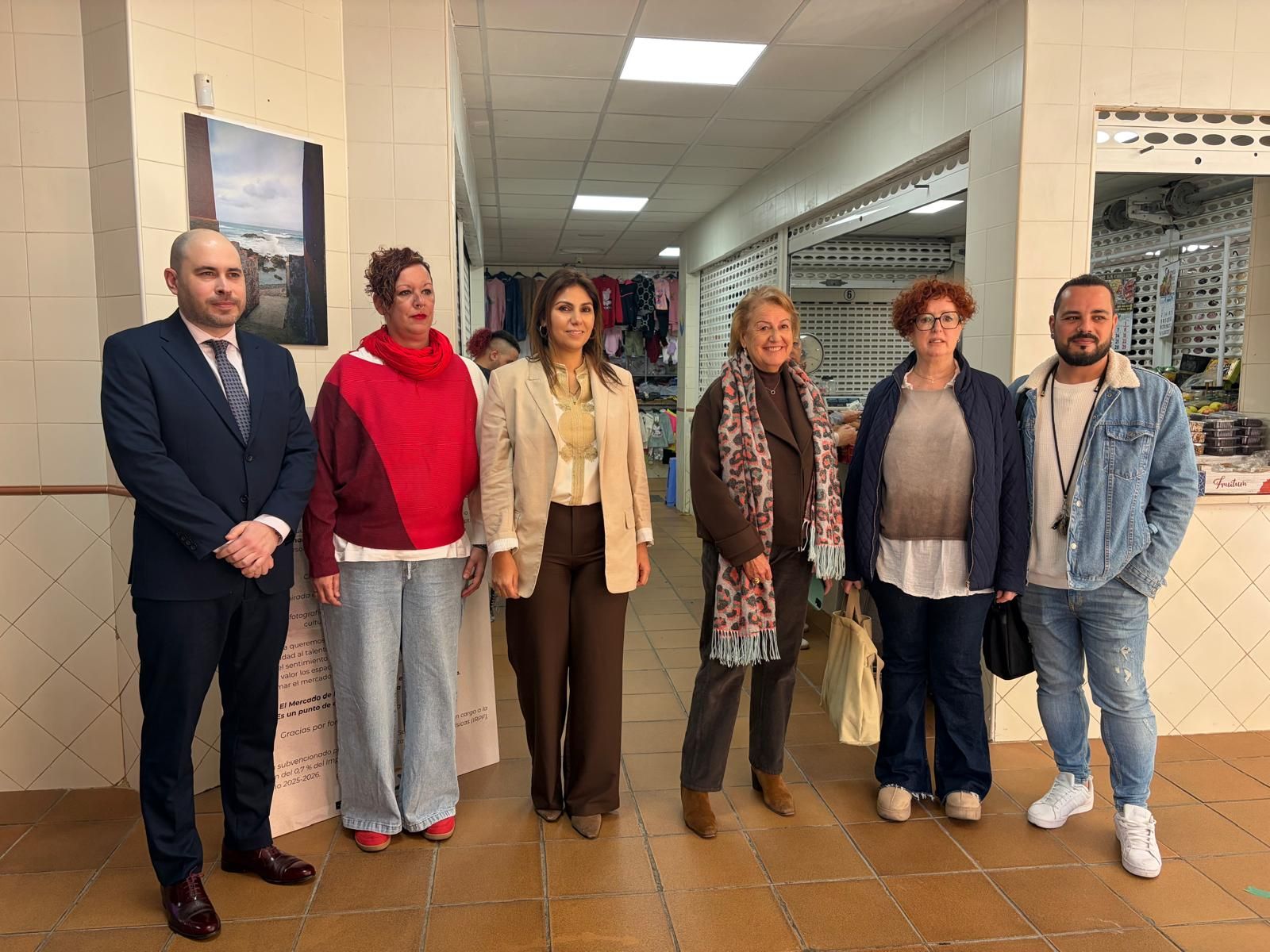 La exposición de fotos del proyecto Altaweia lleva “luz”, “orgullo” y “arte” al Mercado de Hadú