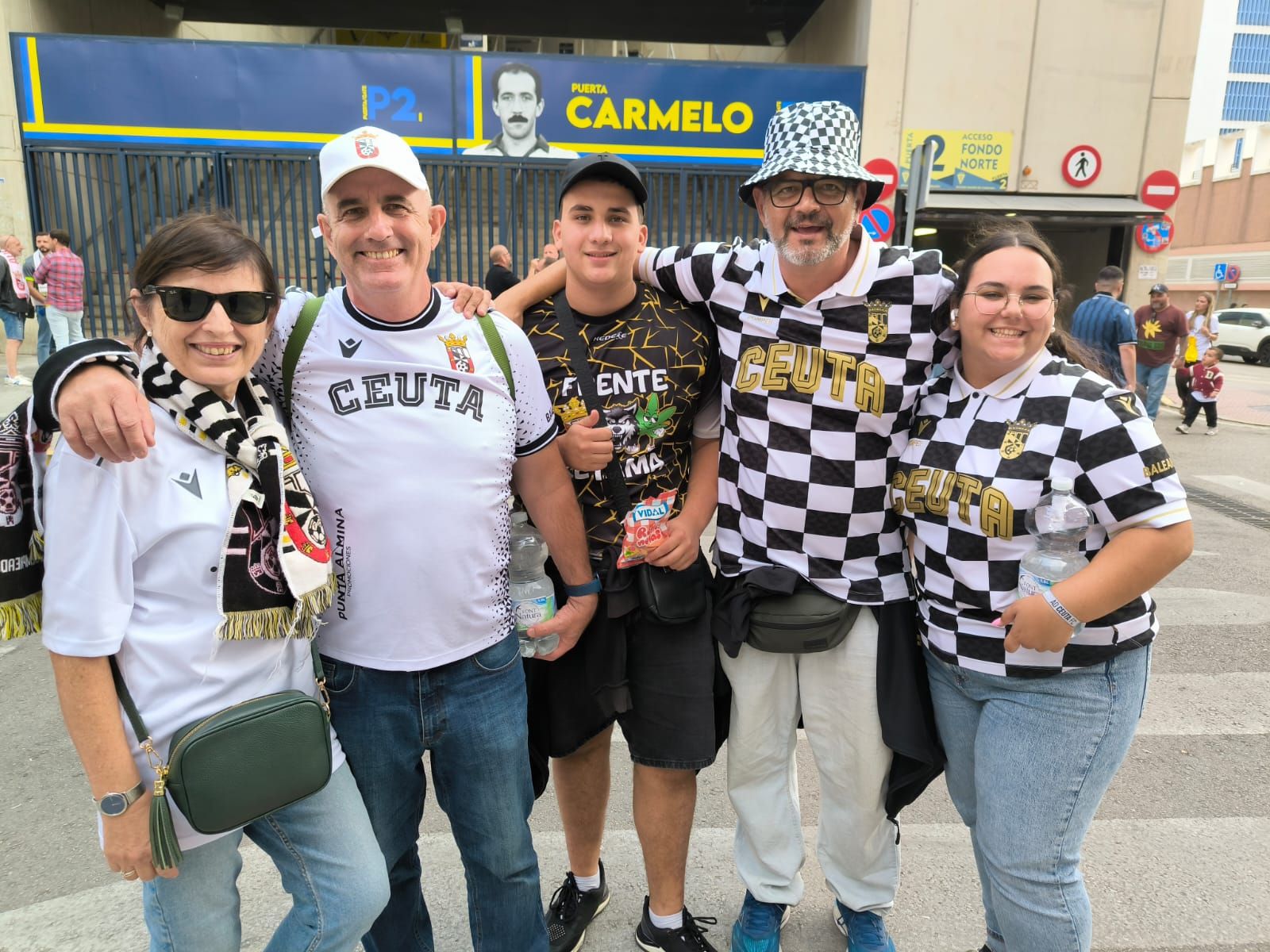 Ambientazo caballa en Cádiz en la previa del partido de la AD Ceuta FC