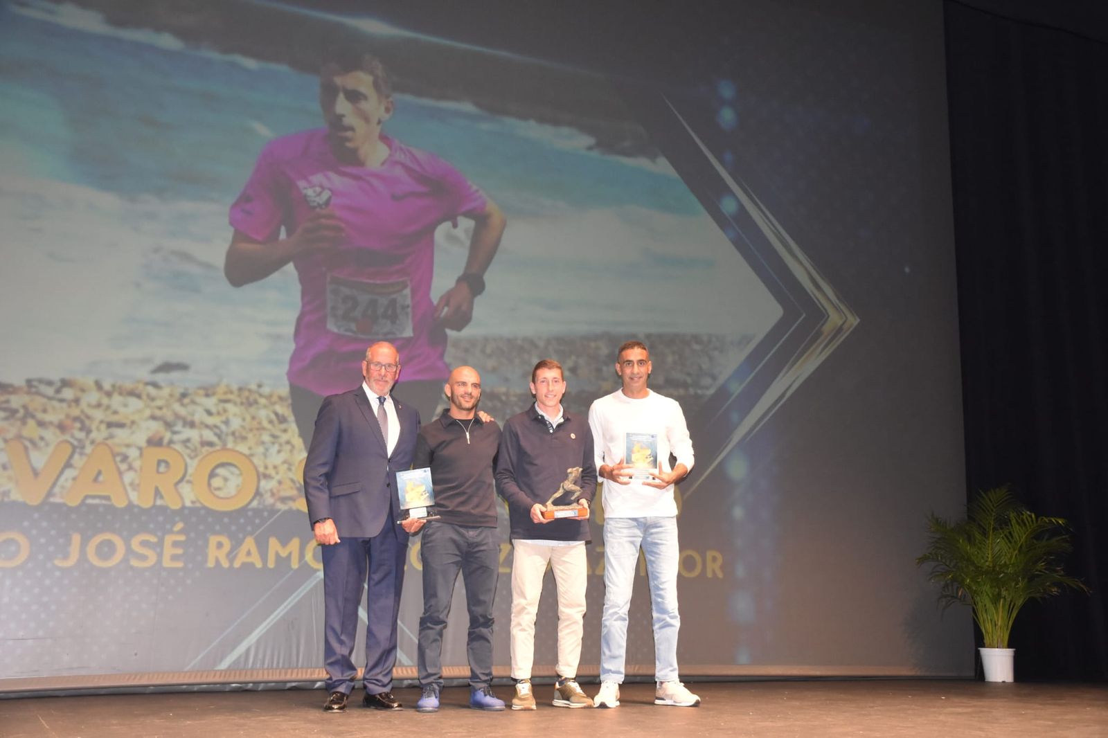 Ceuta ensalza el talento, esfuerzo y futuro de sus “héroes entre dos mares”