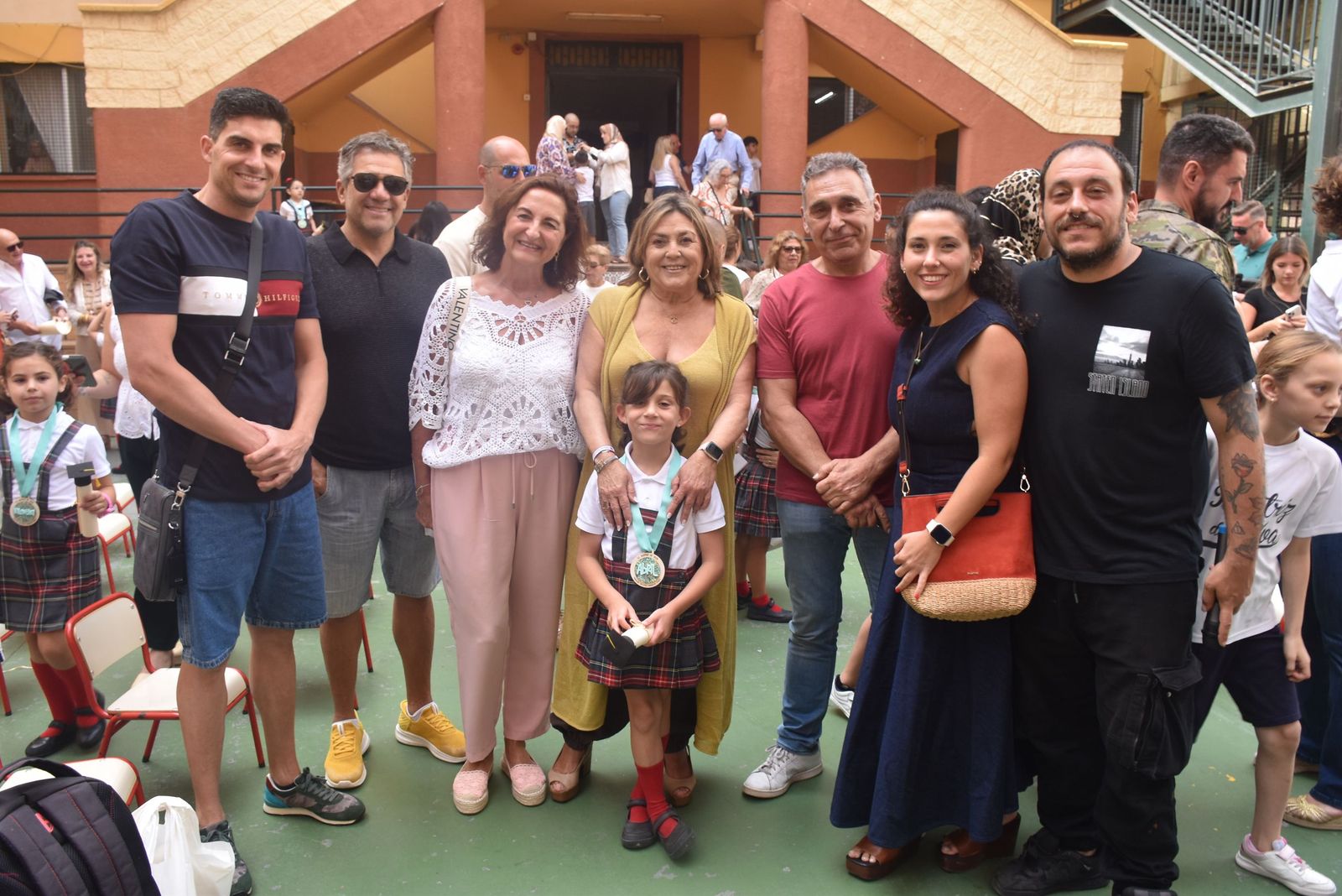 Las lágrimas de orgullo toman el CC Beatriz de Silva en la graduación más especial de sus pequeños