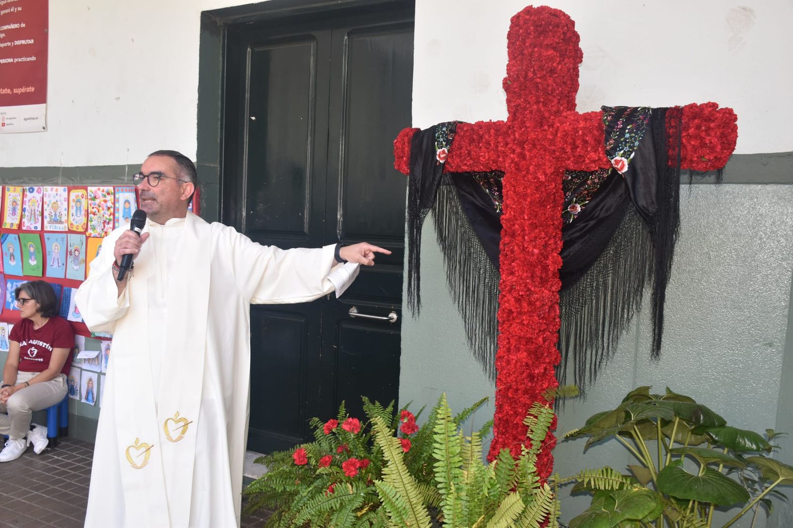 El Colegio de San Agustín disfruta de una feliz jornada solidaria con su Cruz de Mayo