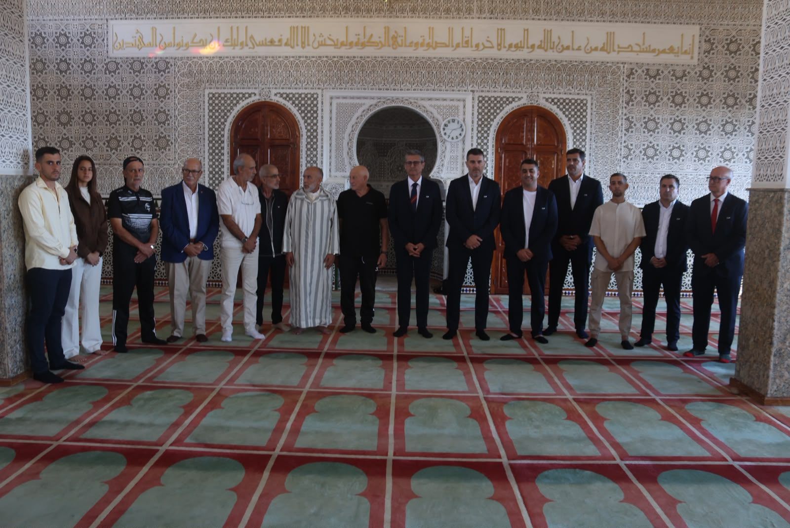 Ofrenda a la patrona y plegaria en Sidi Embarek
