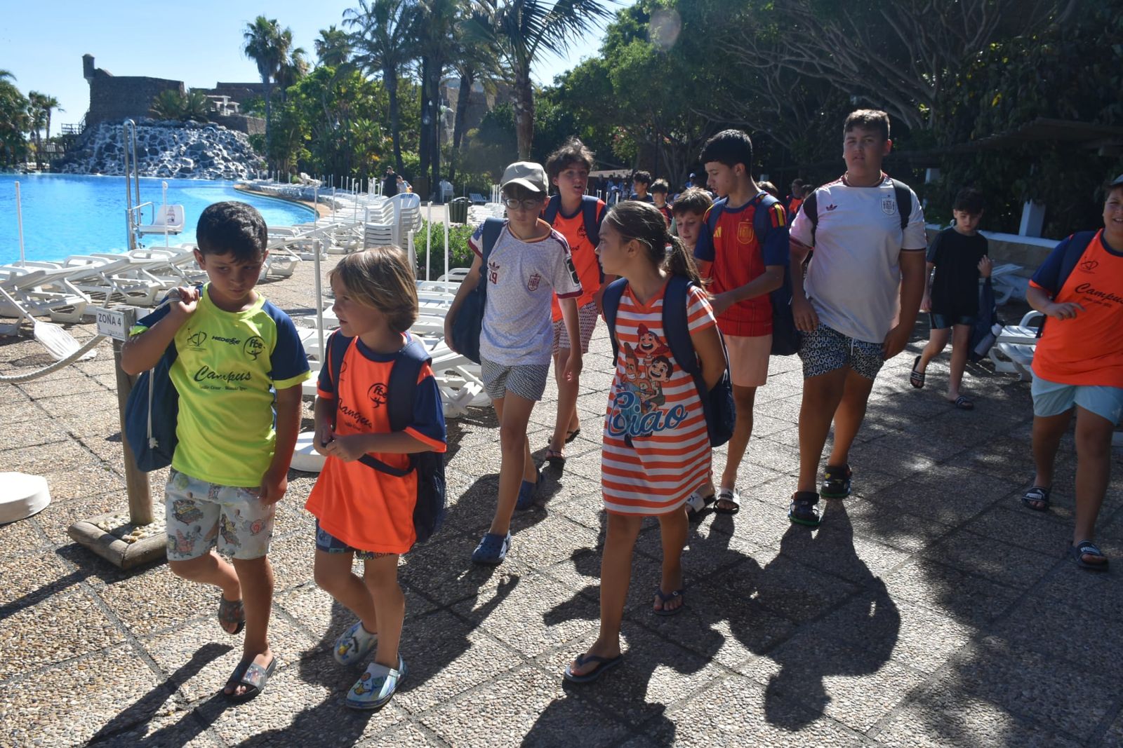 El Campus de Verano Emilio Cózar disfruta de una refrescante jornada en el Parque Marítimo
