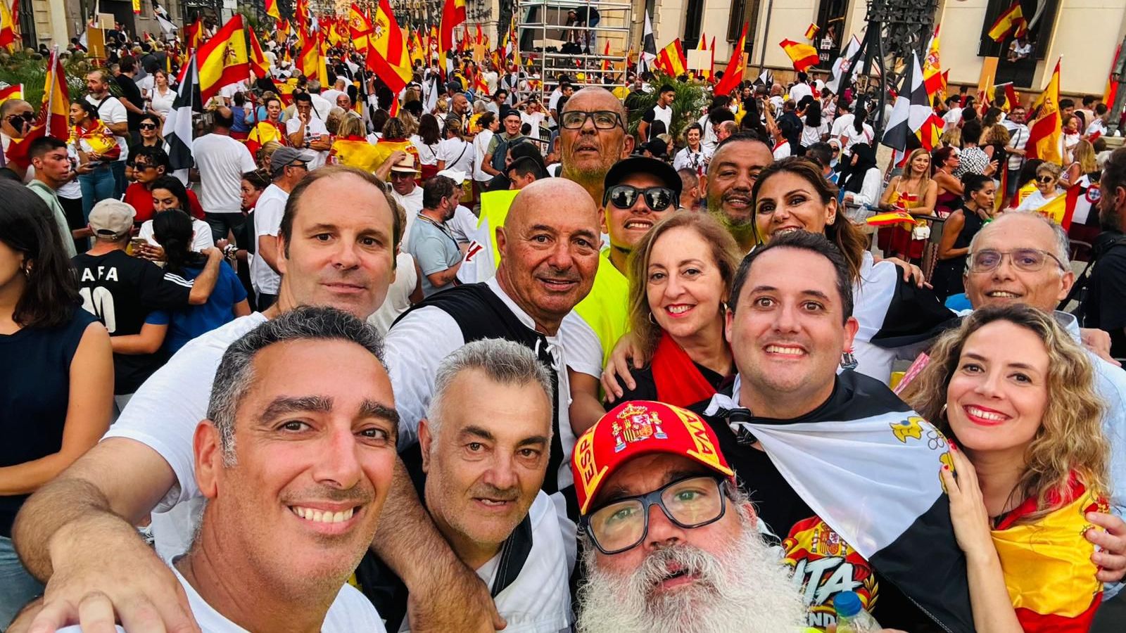 La movilización vecinal ha sido clave para llegar a toda España al grito de "Ceuta no se vende, Ceuta se defiende"