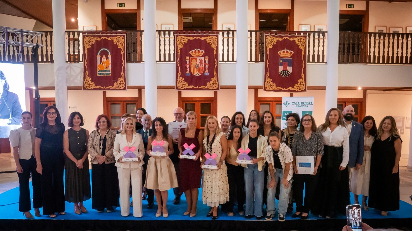 Foto de familia de los Premios de Liderazgo Femenino