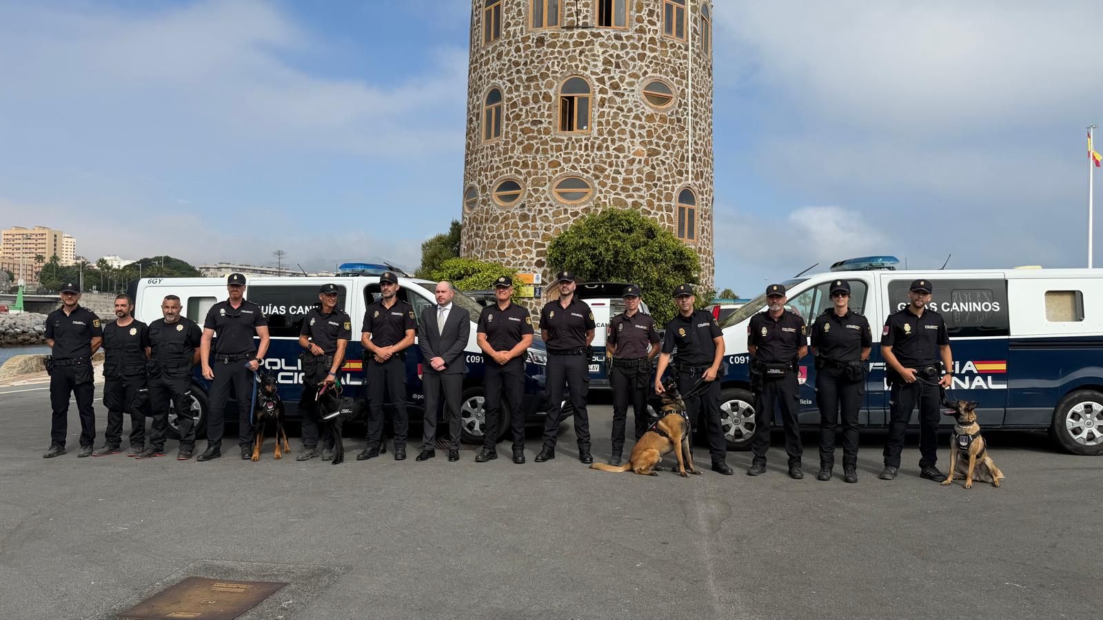 Ceuta acoge por primera vez el curso nacional de actualización para guías caninos de la Policía Nacional