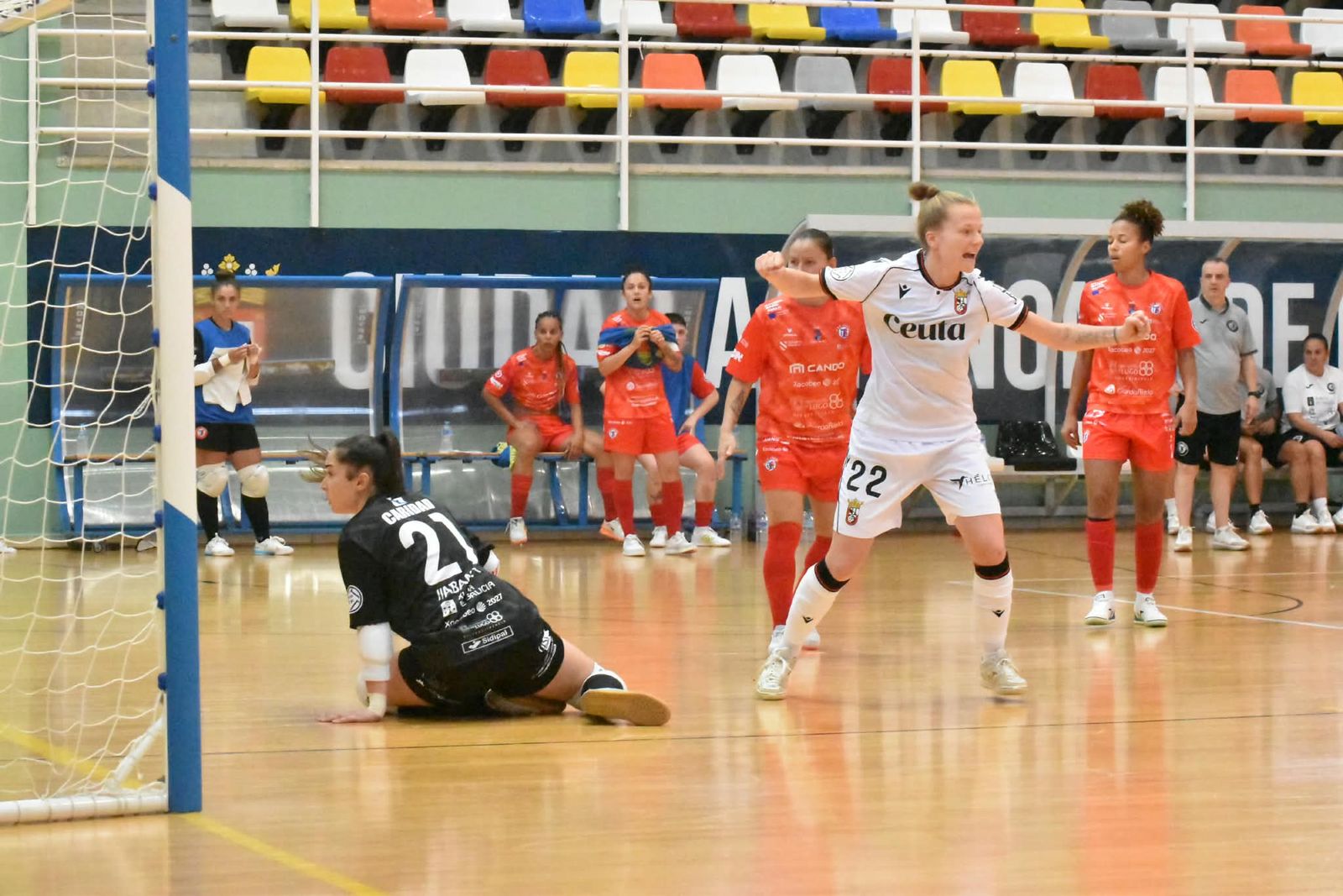 El Ceuta femenino deja escapar una merecida victoria en su debut en casa