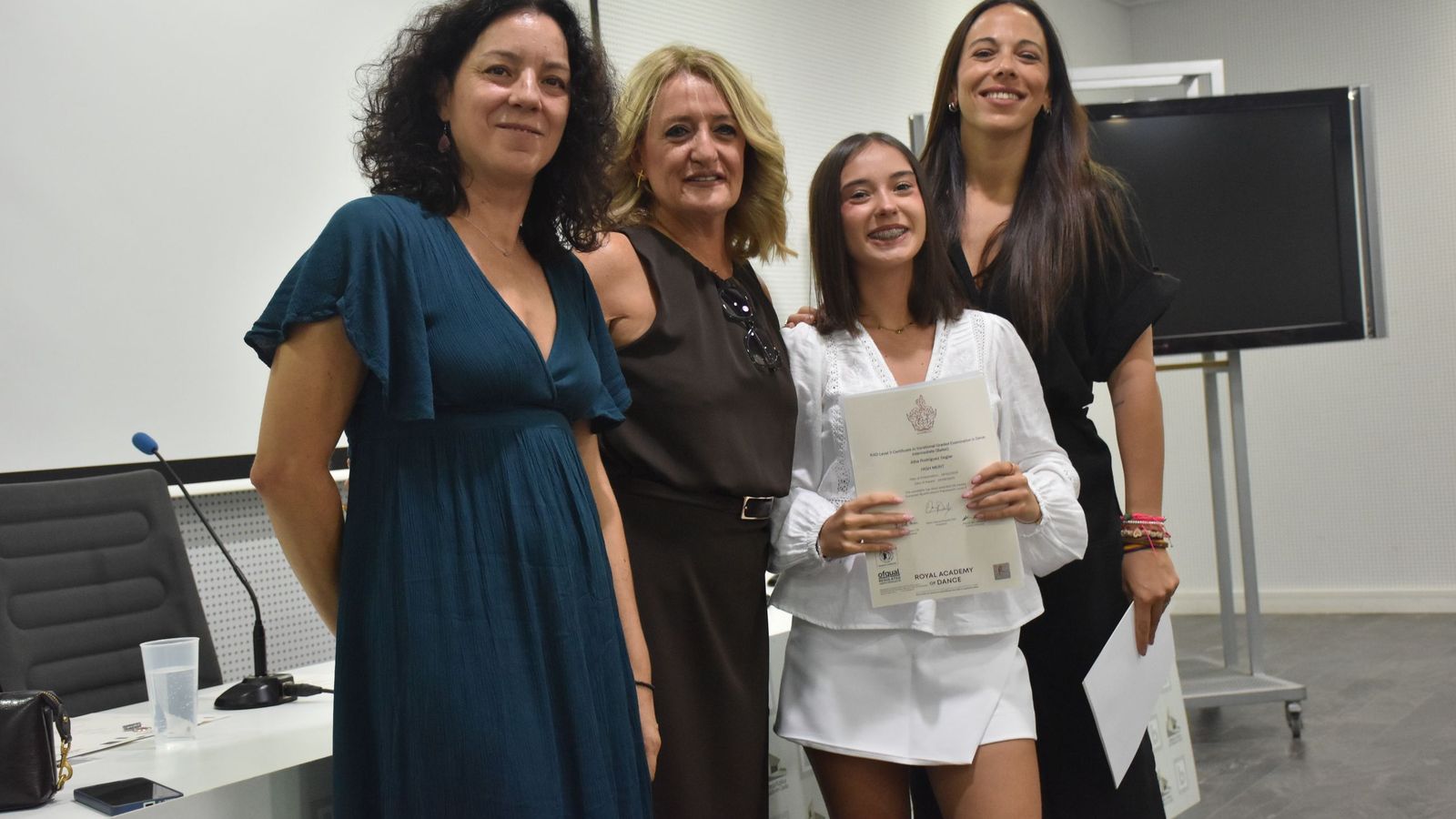 Entrega de diplomas de la Royal Academy of Dance a alumnas de la Escuela de Danza de Rosa Founaud Entrega de diplomas de la Royal Academy of Dance a alumnas de la Escuela de Danza de Rosa Founaud