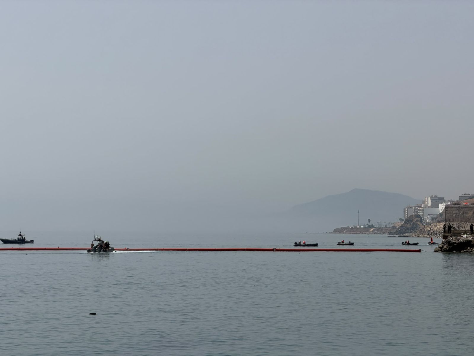 Una barrera neumática de 500 metros protegerá la frontera marítima en El Tarajal