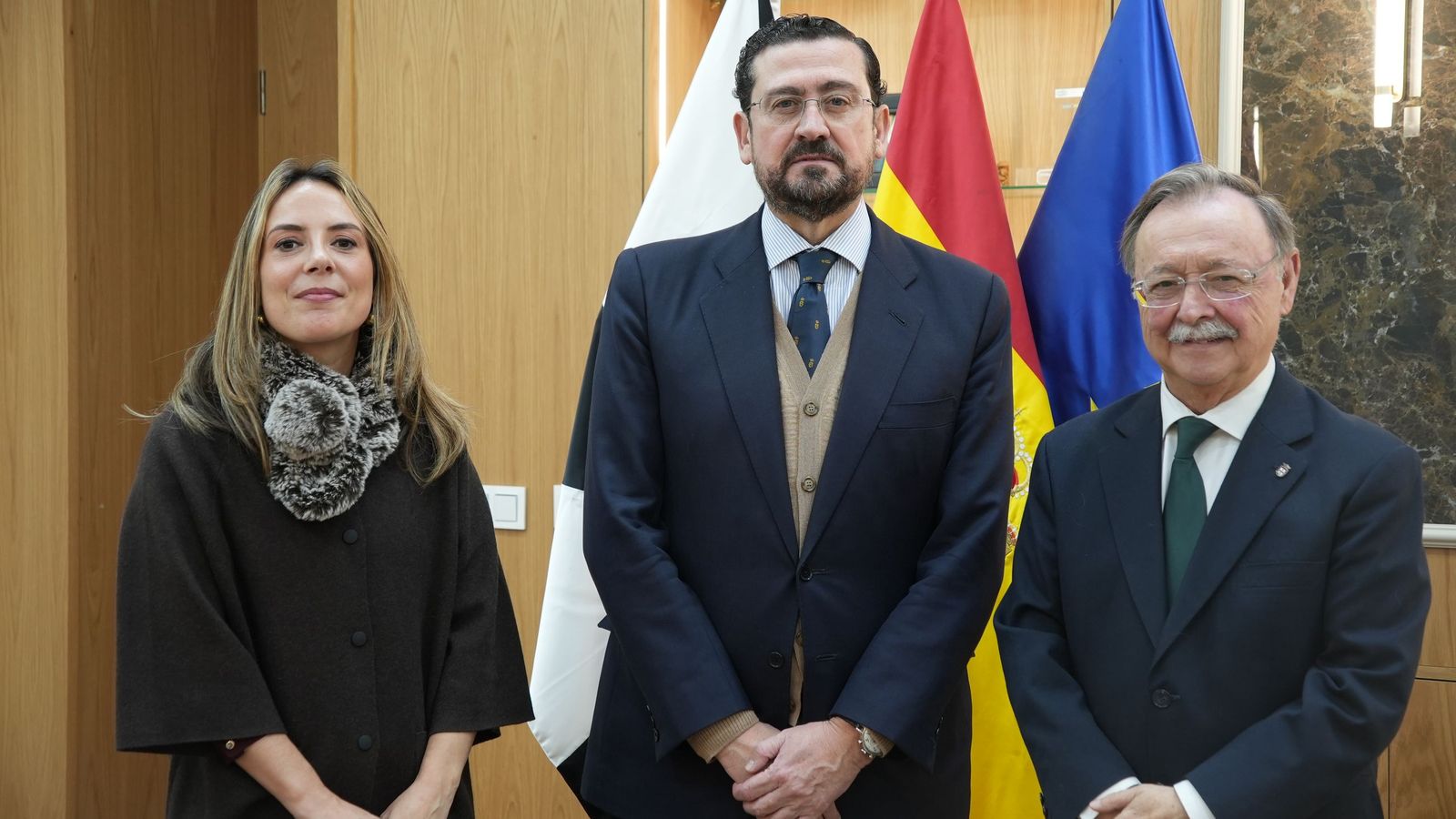 Orozco, Moro y Vivas posan tras la reunión