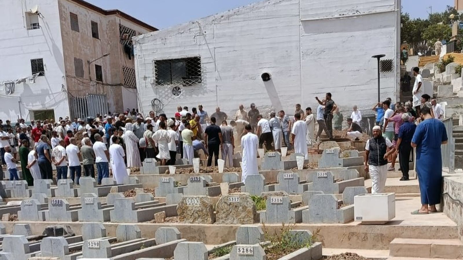 Mustafa Mehdi fue acompañado al cementerio de Sidi Embarek por numerosos familiares, vecinos y amigos