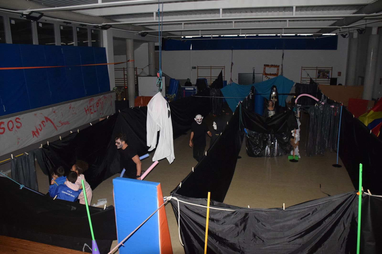 FOTOGALERÍA | Diversión terrorífica en el pasaje del Ciudad de Ceuta por Halloween