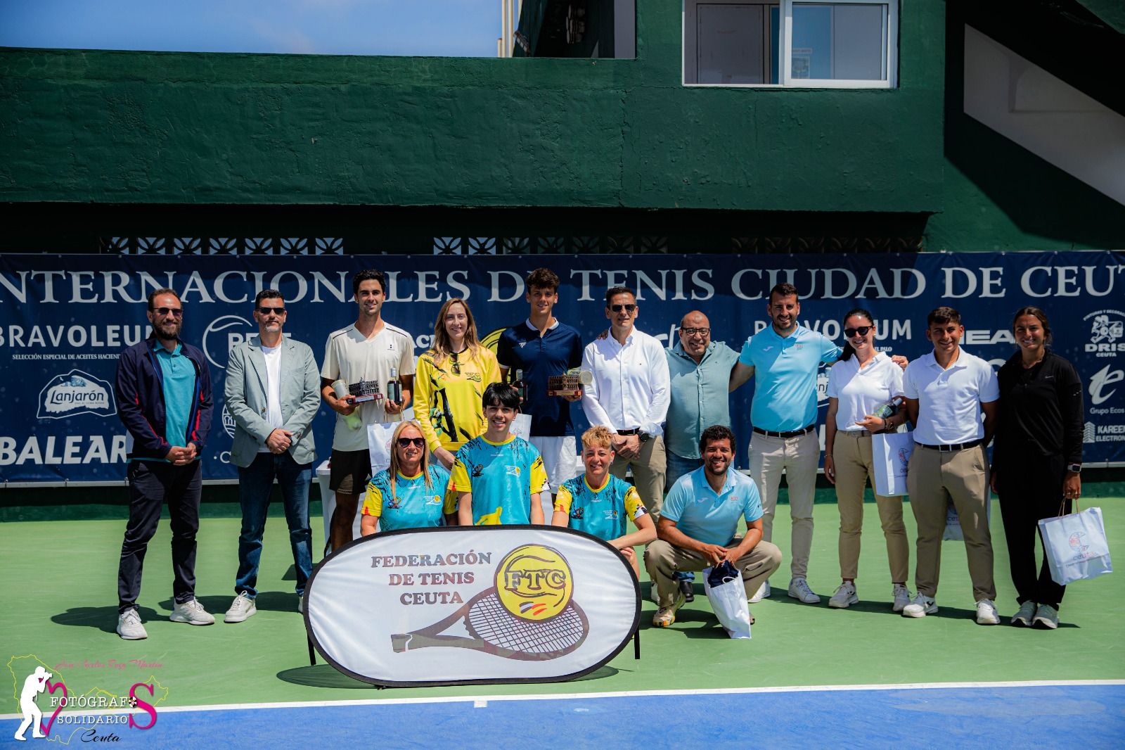 Entrega de trofeos del 'Torneo Internacional Bravoleum'