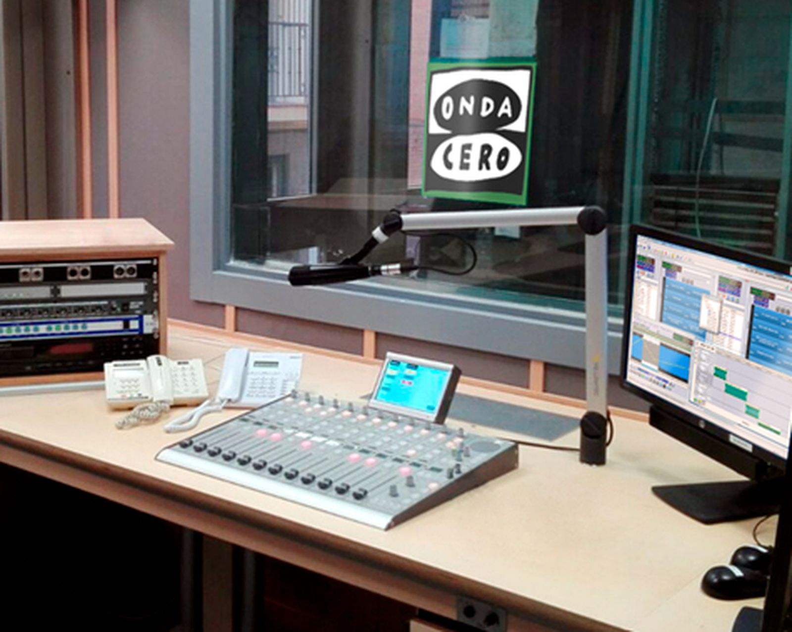Mesa de trabajo de Onda Cero Ceuta.