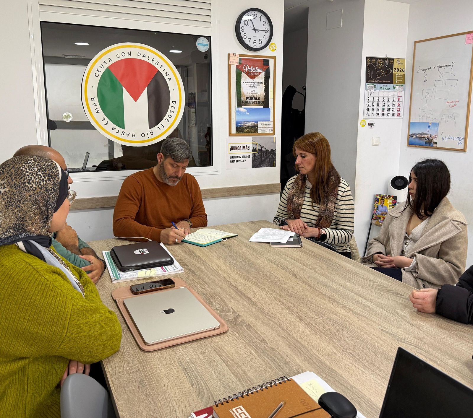 Un momento del encuentro celebrado entre responsables de Ceuta Ya! y la Asociación TDAH