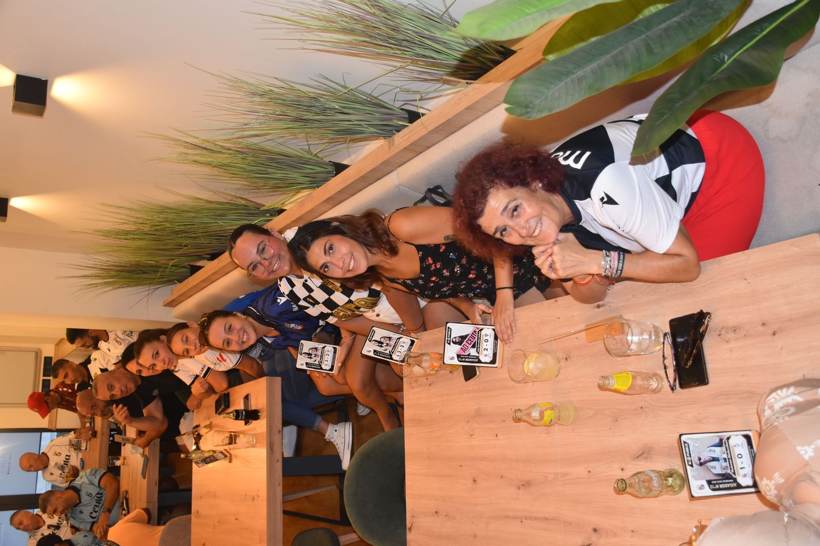 El Pueblo de Ceuta reúne a sus ‘Jugadores nº12’ y convierte su pasión por el Ceuta en cromos