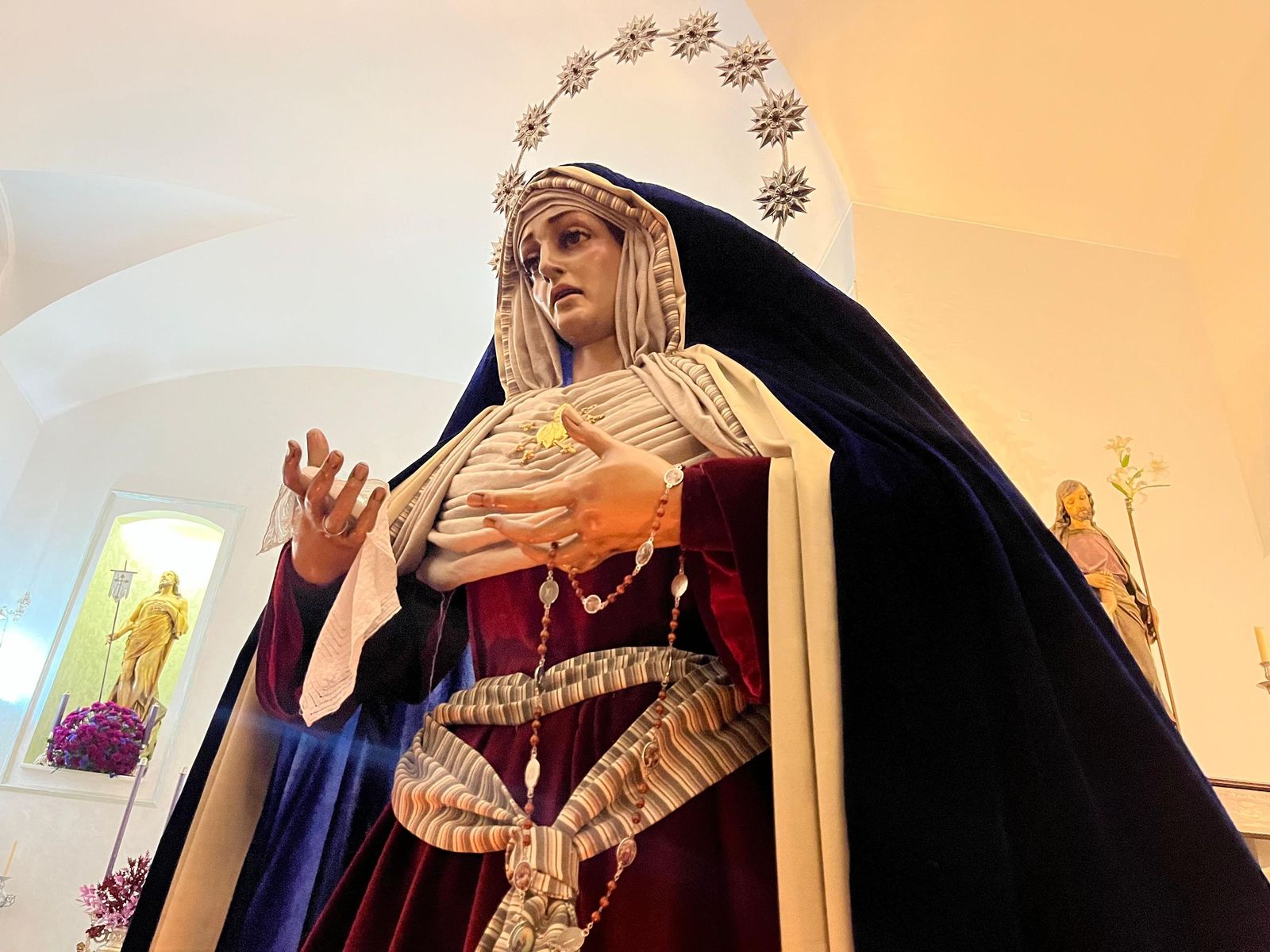 La lluvia no impide el traslado de la Amargura y el Caído a su Casa