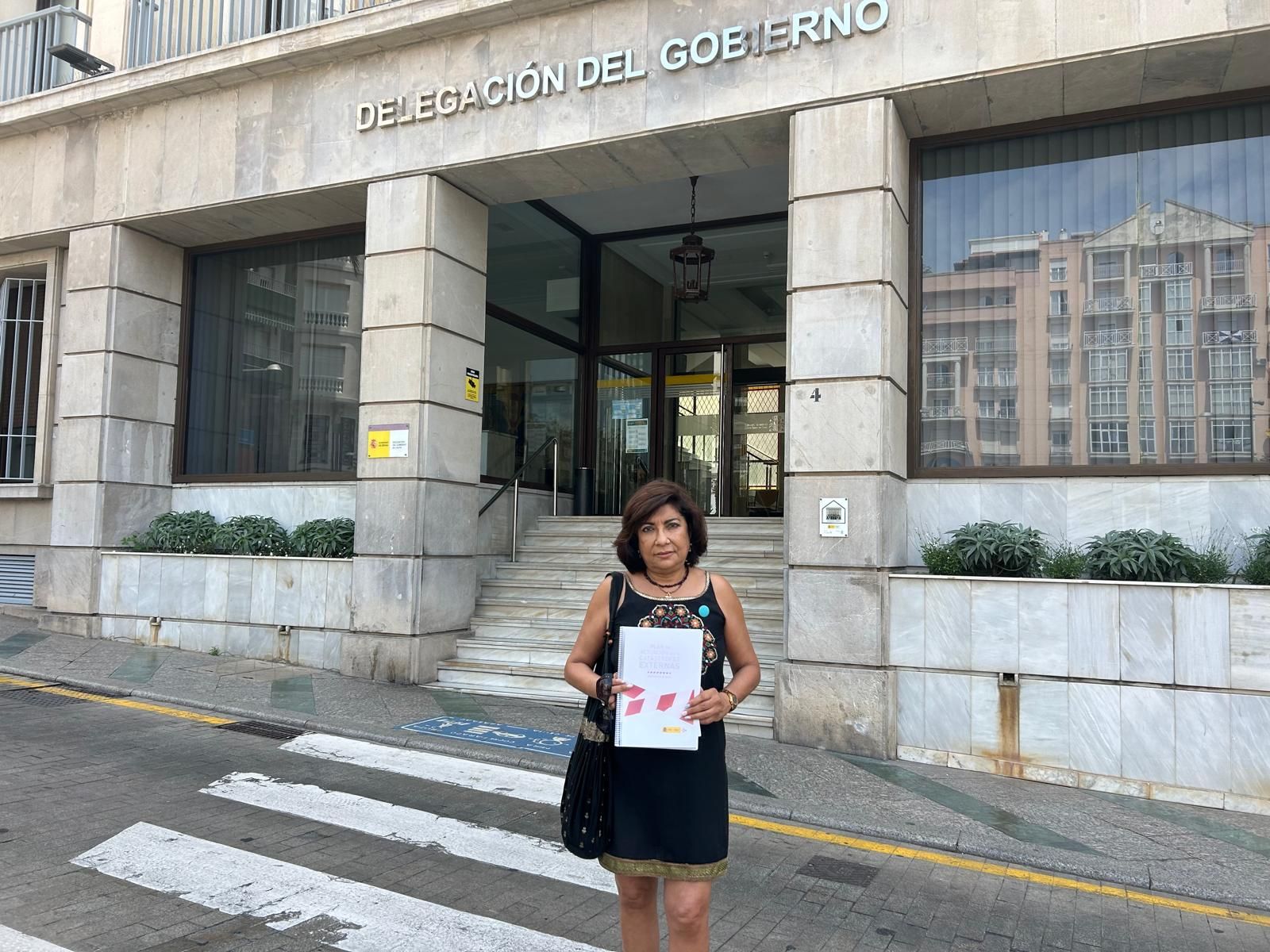 La jefa de Oftalmología de HUCE, Kumari Nanwani, a las puertas de Delegación este domingo