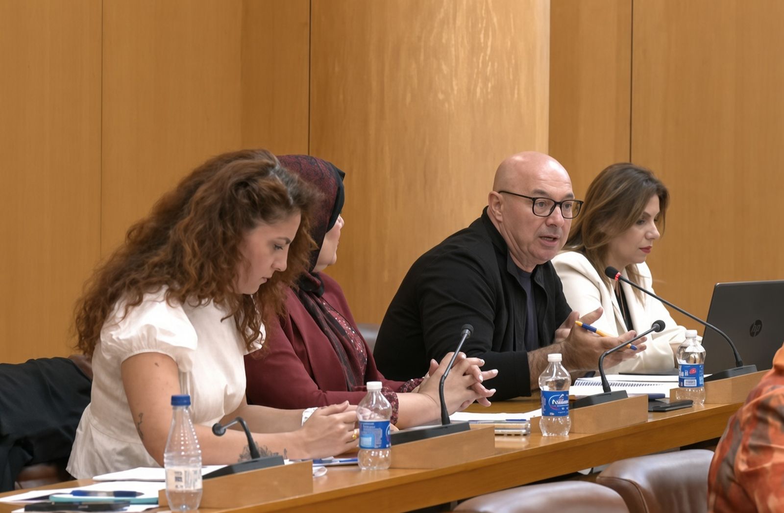 Cecchi responde a Julia Ferreras durante el Pleno