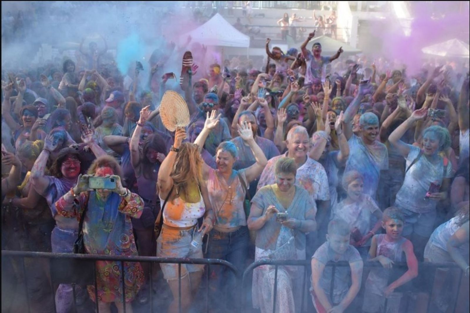 Celebración del Holi de la comunidad hindú en Ceuta. / FOTO EL PUEBLO