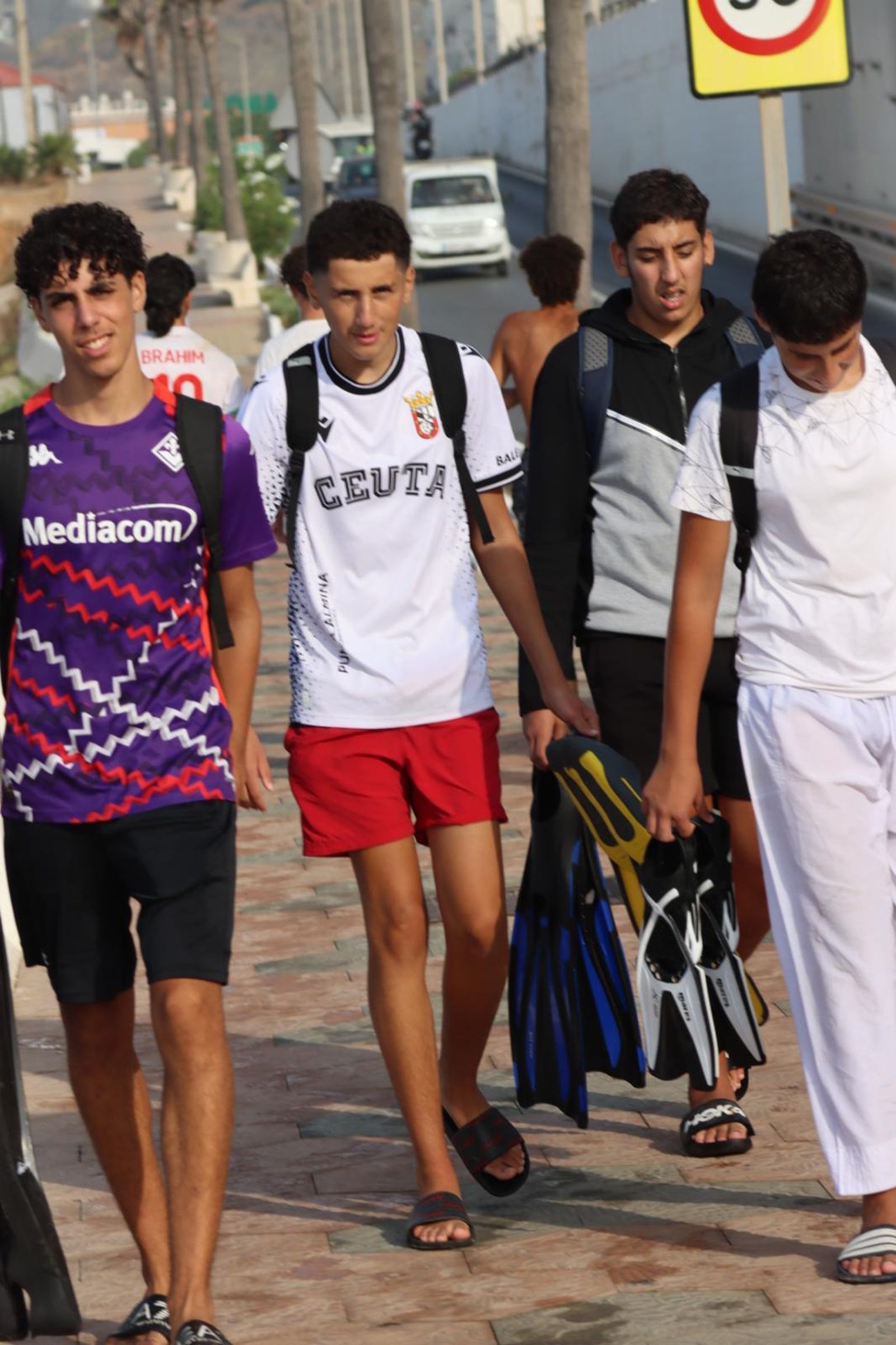Las entradas en Ceuta de este jueves desde Marruecos, en imágenes