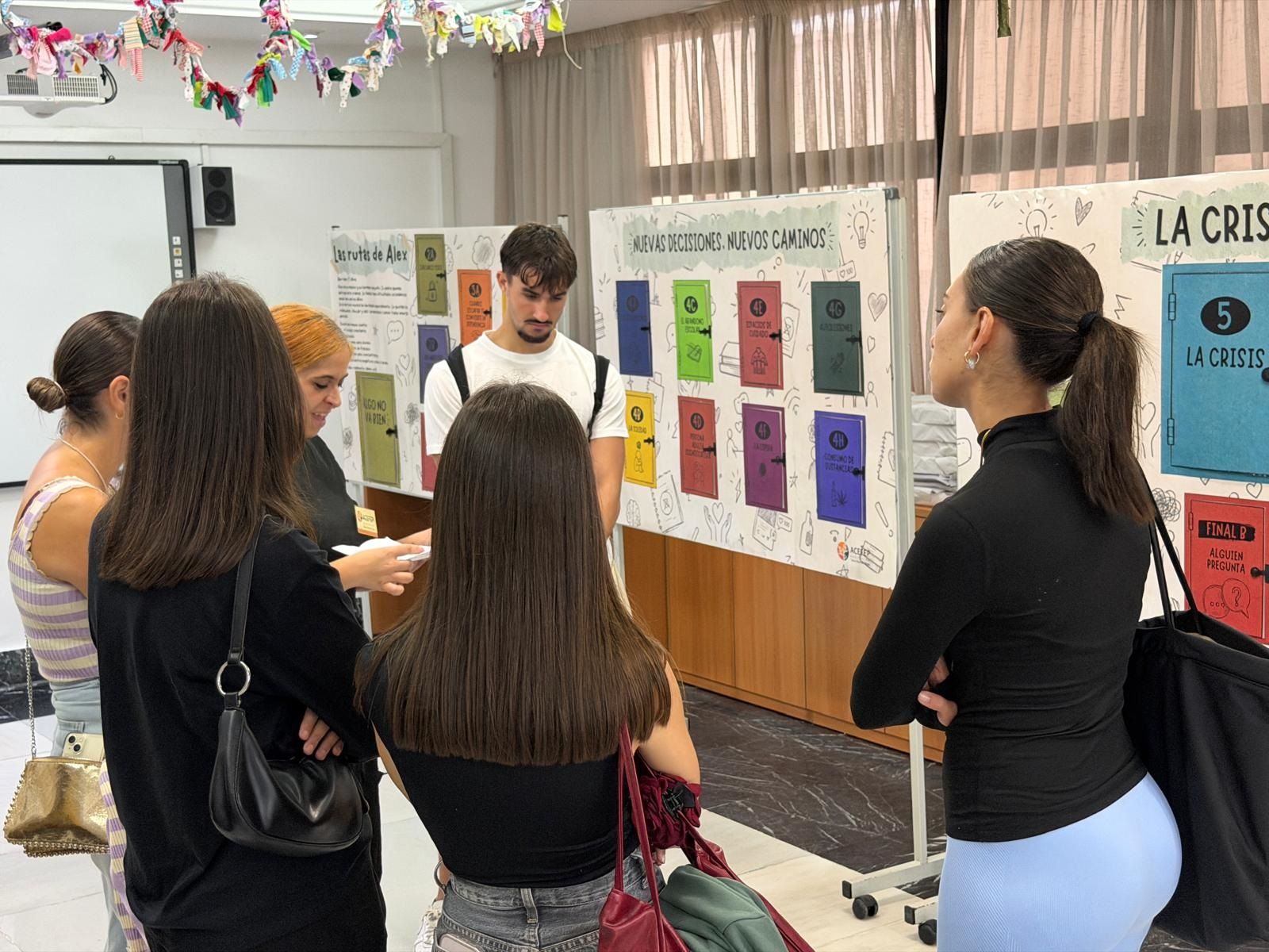 Un grupo de jóvenes participa en las actividades de ACEFEP