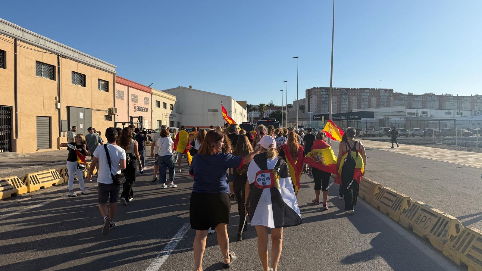 Ceuta se une en una cadena humana pacífica bajo el lema «Defensa de Ceuta»