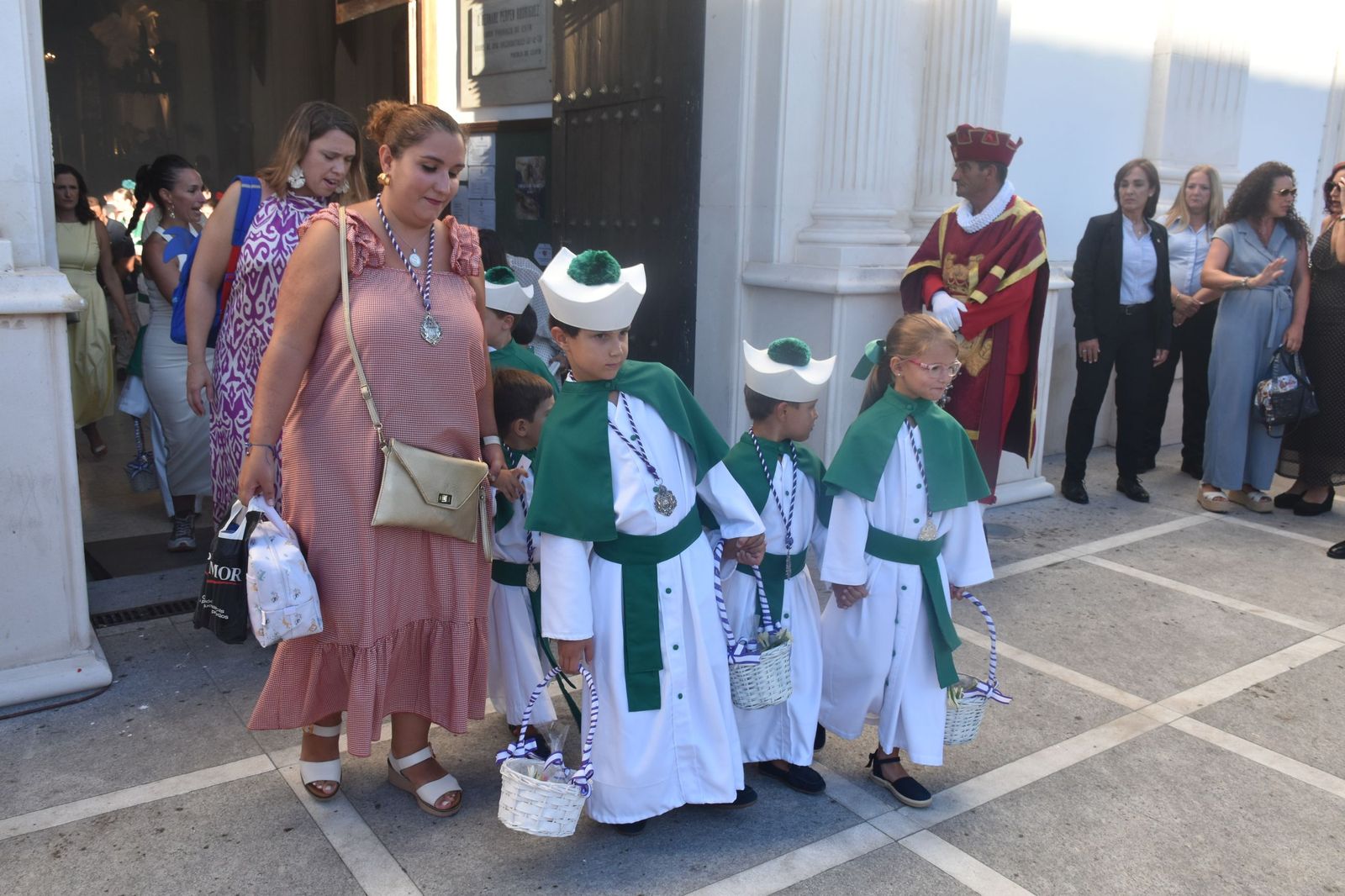 La Virgen de África emociona a Ceuta en una procesión para la historia