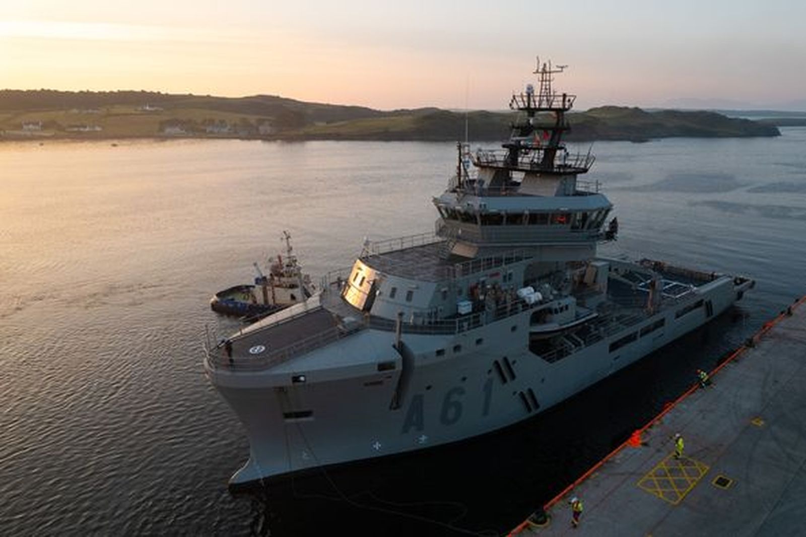 Primera recalada en el puerto de Ceuta del 'Carnota'