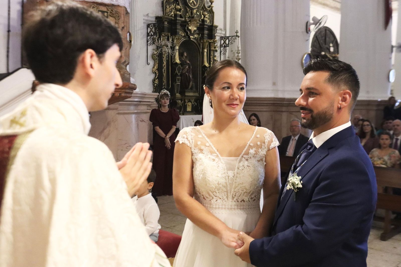 FOTOGALERÍA | Marta y Laslo se dan el 'sí quiero' ante la Patrona de Ceuta