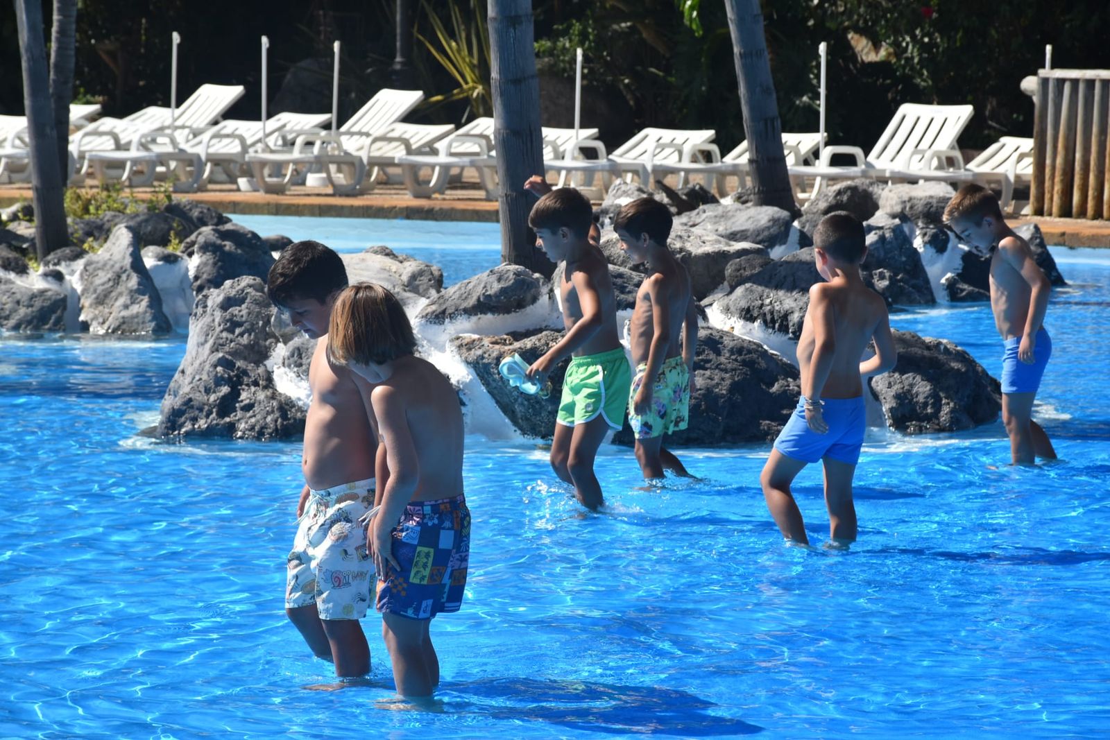 El Campus de Verano Emilio Cózar disfruta de una refrescante jornada en el Parque Marítimo