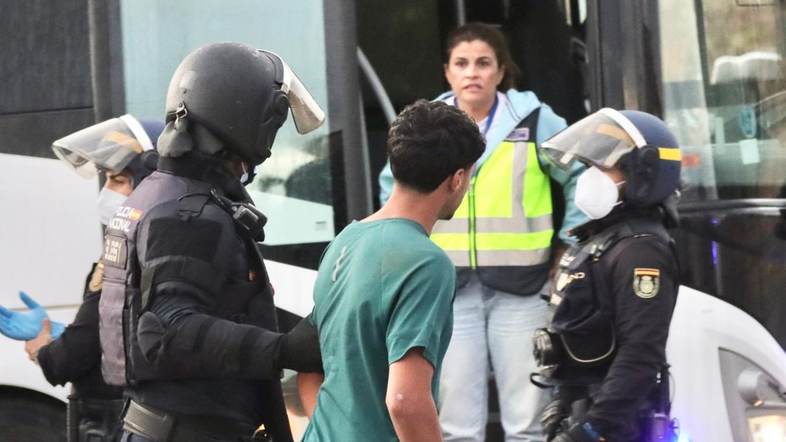 Despliegue policial en Los Rosales y el Tarajal para retirar a los inmigrantes que quedan en las calles