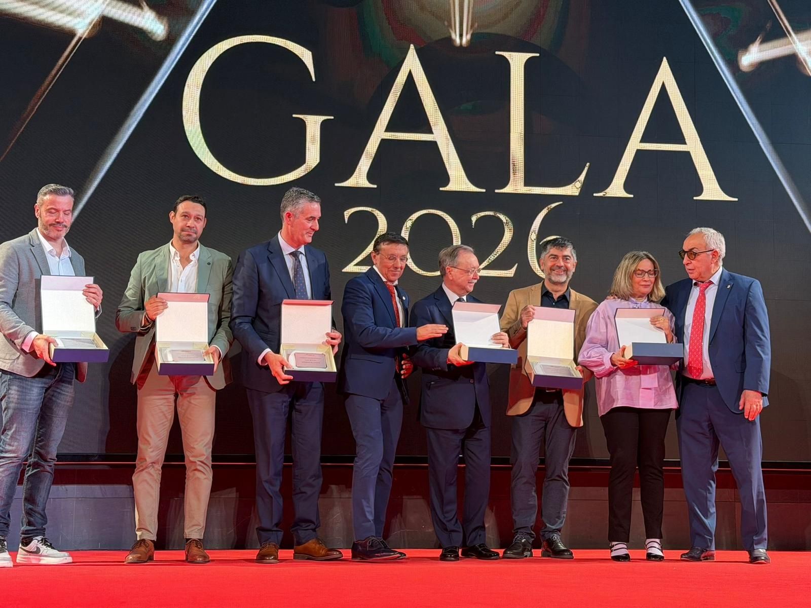 Ceuta recibe la Placa de Plata de la Federación Española de Triatlón en reconocimiento a su impulso al deporte