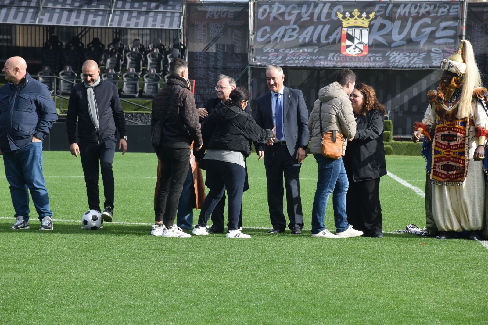 Los Reyes Magos aterrizan en el Alfonso Murube horas antes de la cabalgata