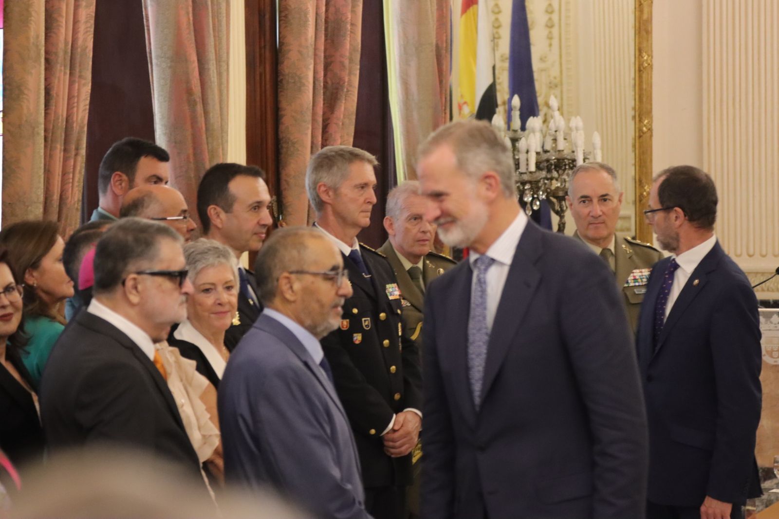 Álbum de una jornada histórica: Felipe y Letizia, con los ceutíes