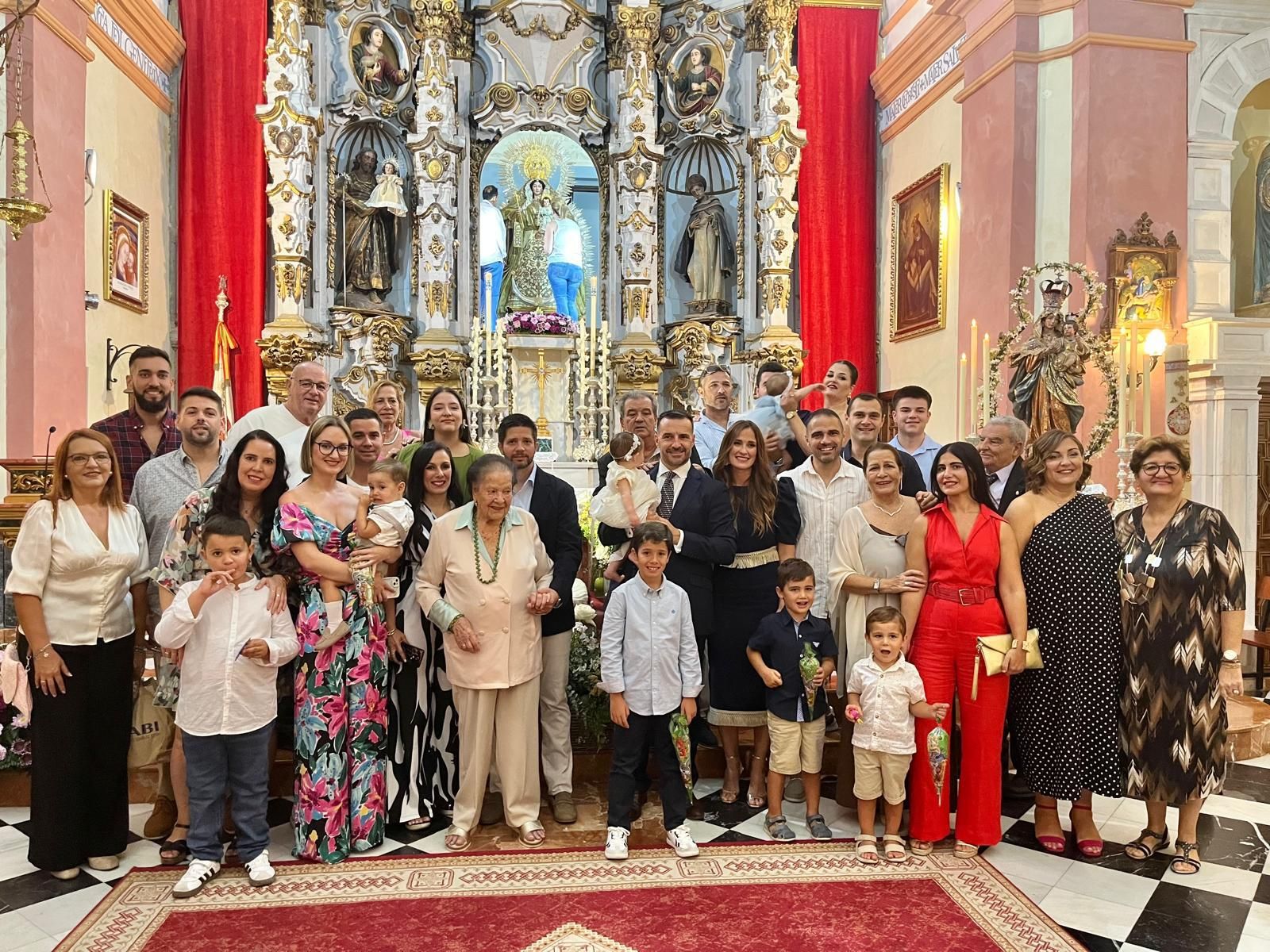 Fabián y Alba reciben el sacramento del bautismo