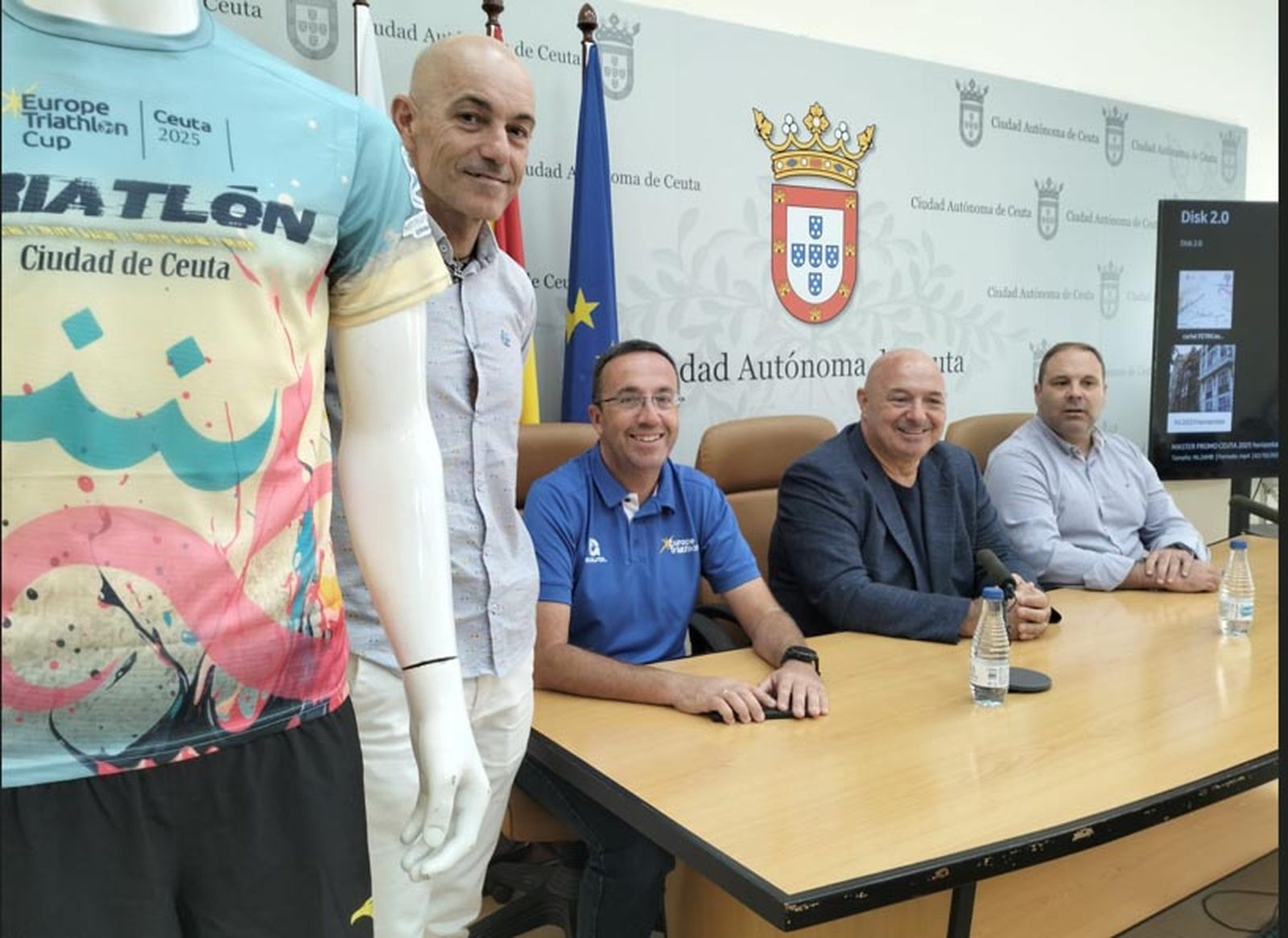 Representantes de la Federación y de la Ciudad, durante la rueda de presentación de la competición ofrecida hoy