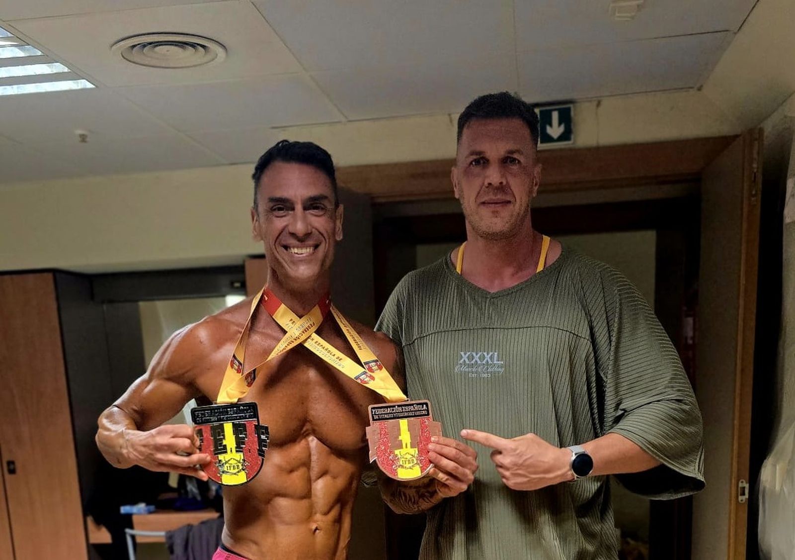 Enrique Villalobos con su entrenador
