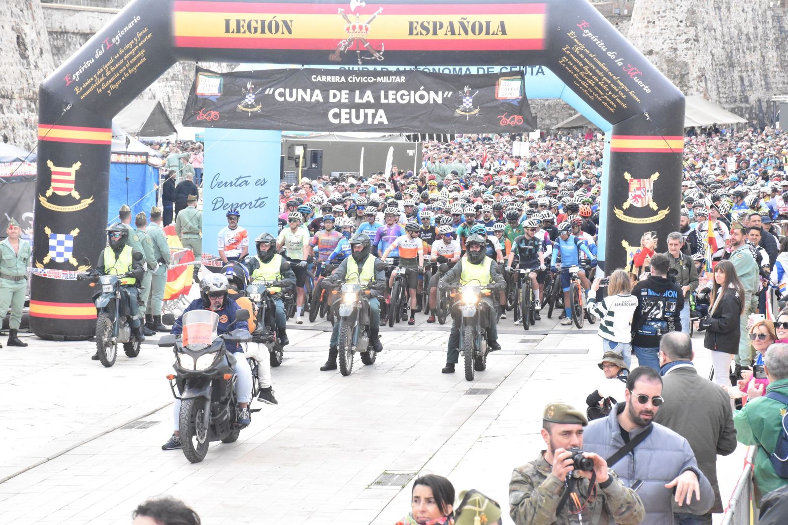 FOTOGALERÍA | Miles de corredores toman la salida en la X Cuna de la Legión: mira las imágenes