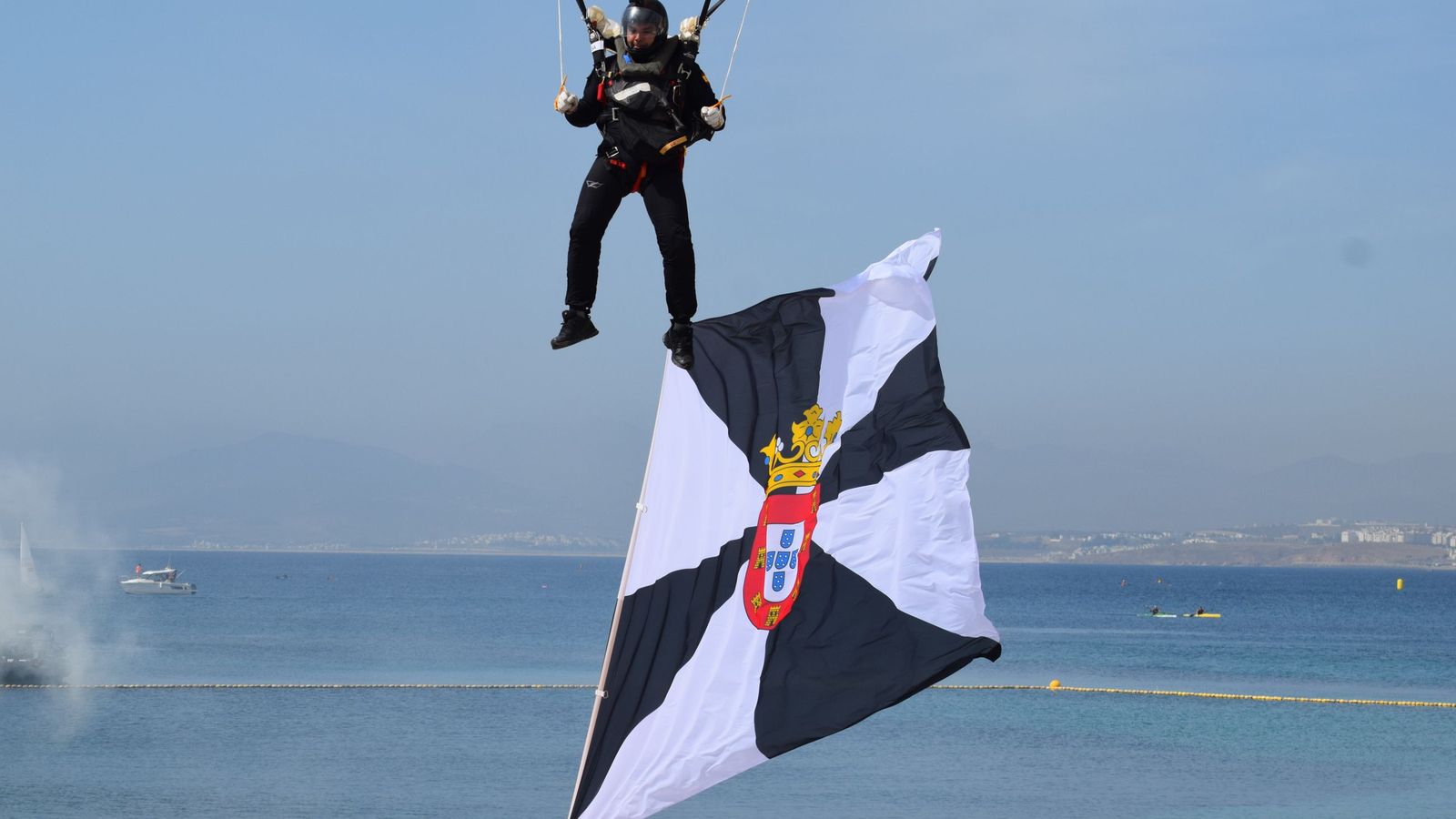 Ceuta mira al cielo para celebrar a sus Fuerzas Armadas