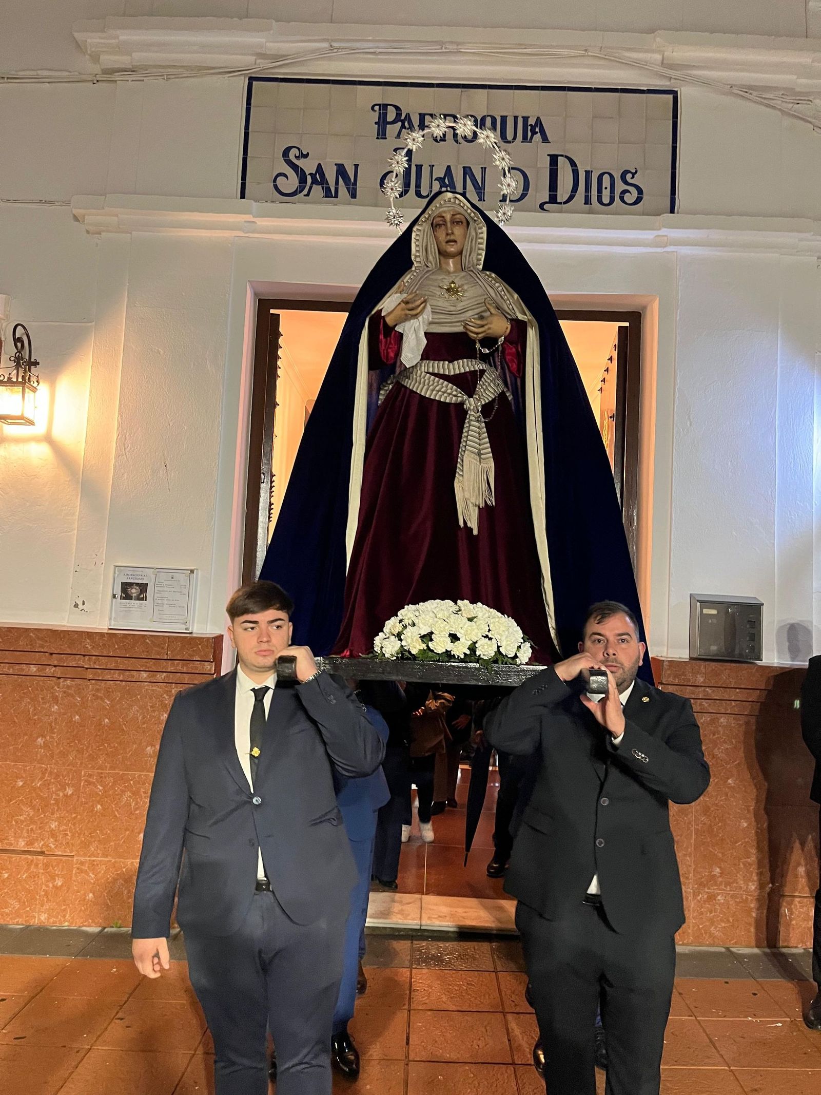 La lluvia no impide el traslado de la Amargura y el Caído a su Casa