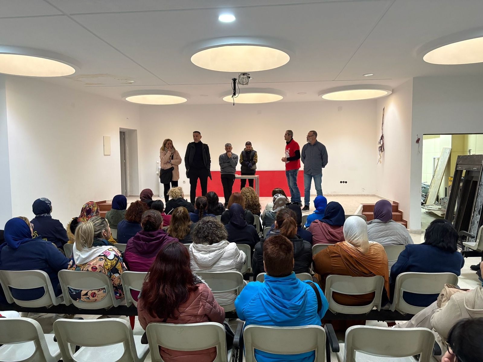 Asamblea de trabajadores celebrada hoy en el edificio sindical