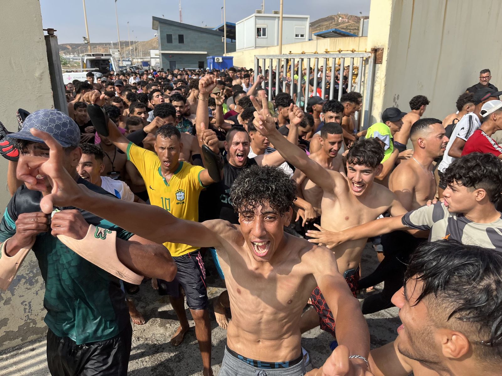 La Audiencia Nacional investigará la invasión de Ceuta y alerta de una “indudable gestión favorecedora desde Marruecos”