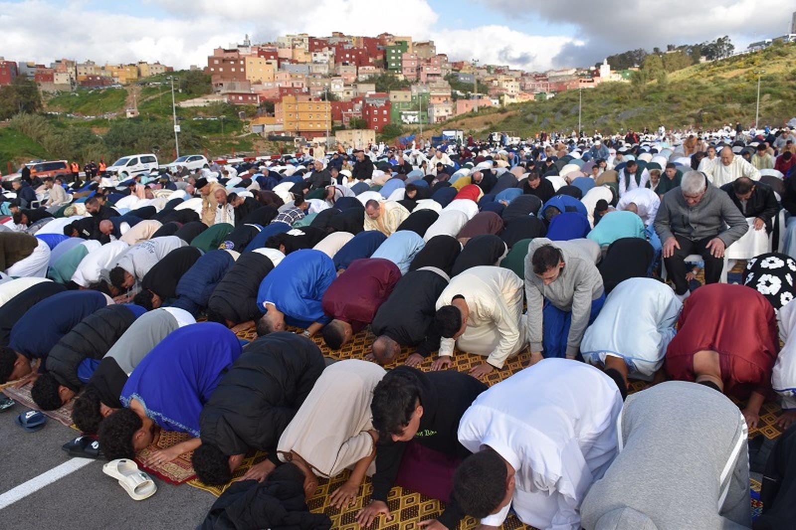 La comunidad musulmana de Ceuta celebra el fin del Ramadán. / FOTO NICOL'S