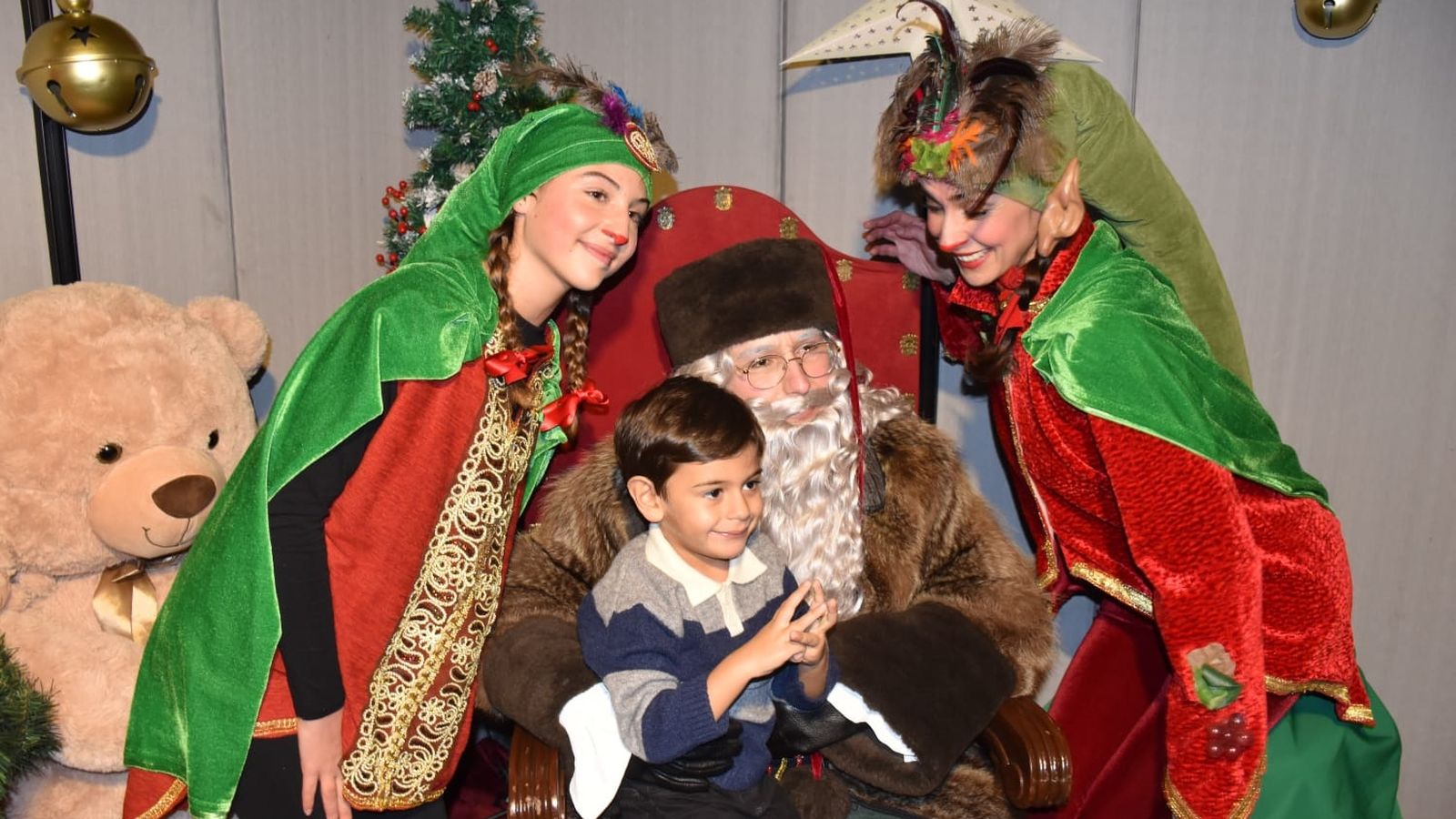 Los más pequeños disfrutaron por segundo día consecutivo de la Casa de Papa Noel