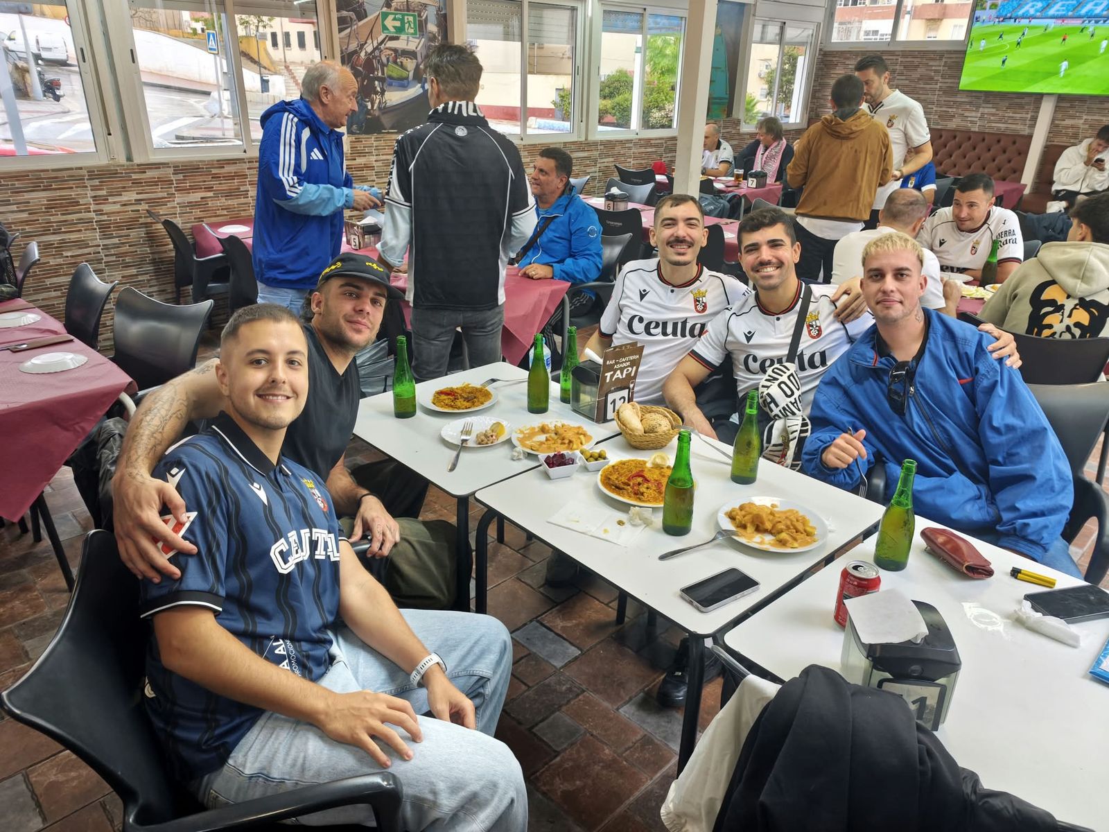Así vivió la afición caballa la previa junto a los seguidores del Oviedo